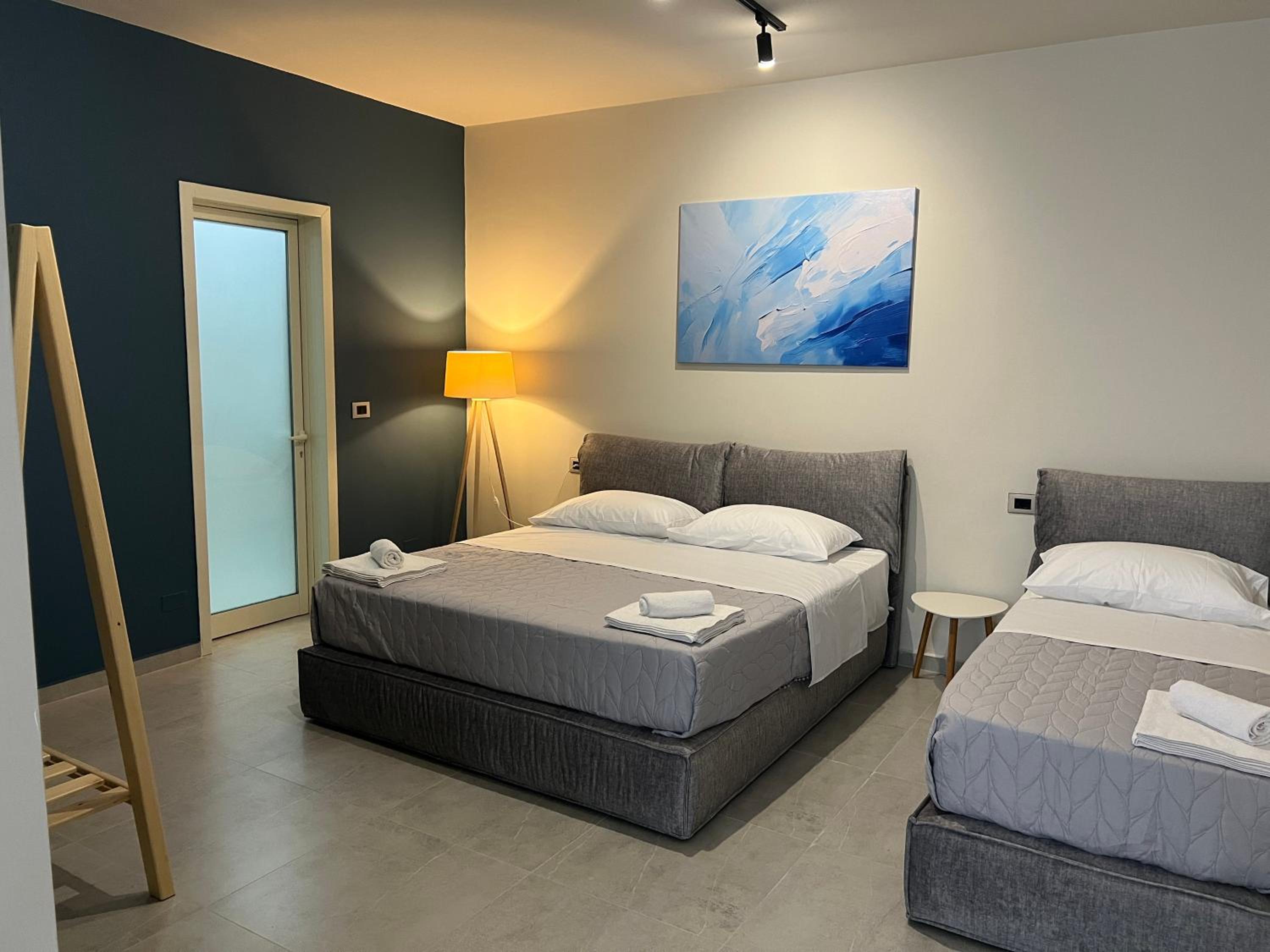 STAY-FIVE Modern Central Studios Self Check-in & Fast Wi-Fi
