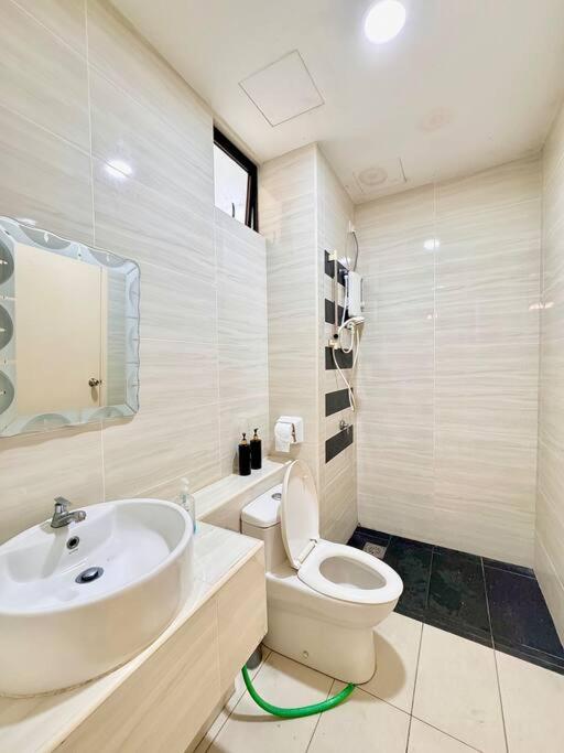 D'Summit Suite by Luxecocoo CK Kempas Setia Tropika view 3