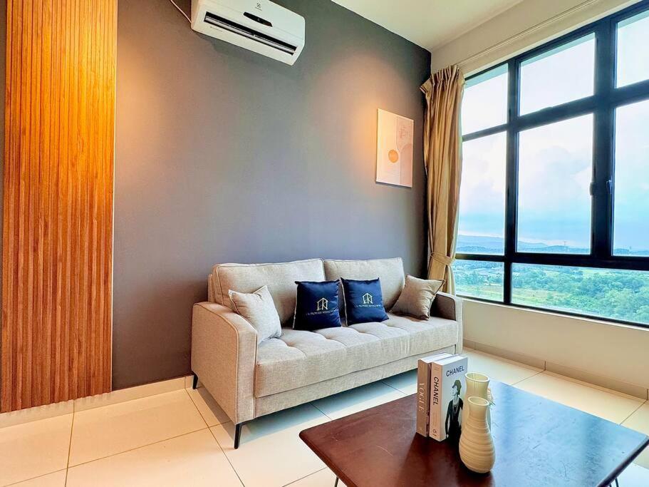 D'Summit Suite by Luxecocoo CK Kempas Setia Tropika view 4