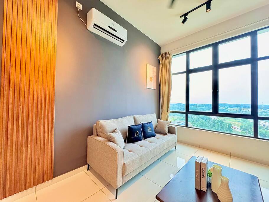 D'Summit Suite by Luxecocoo CK Kempas Setia Tropika view 5