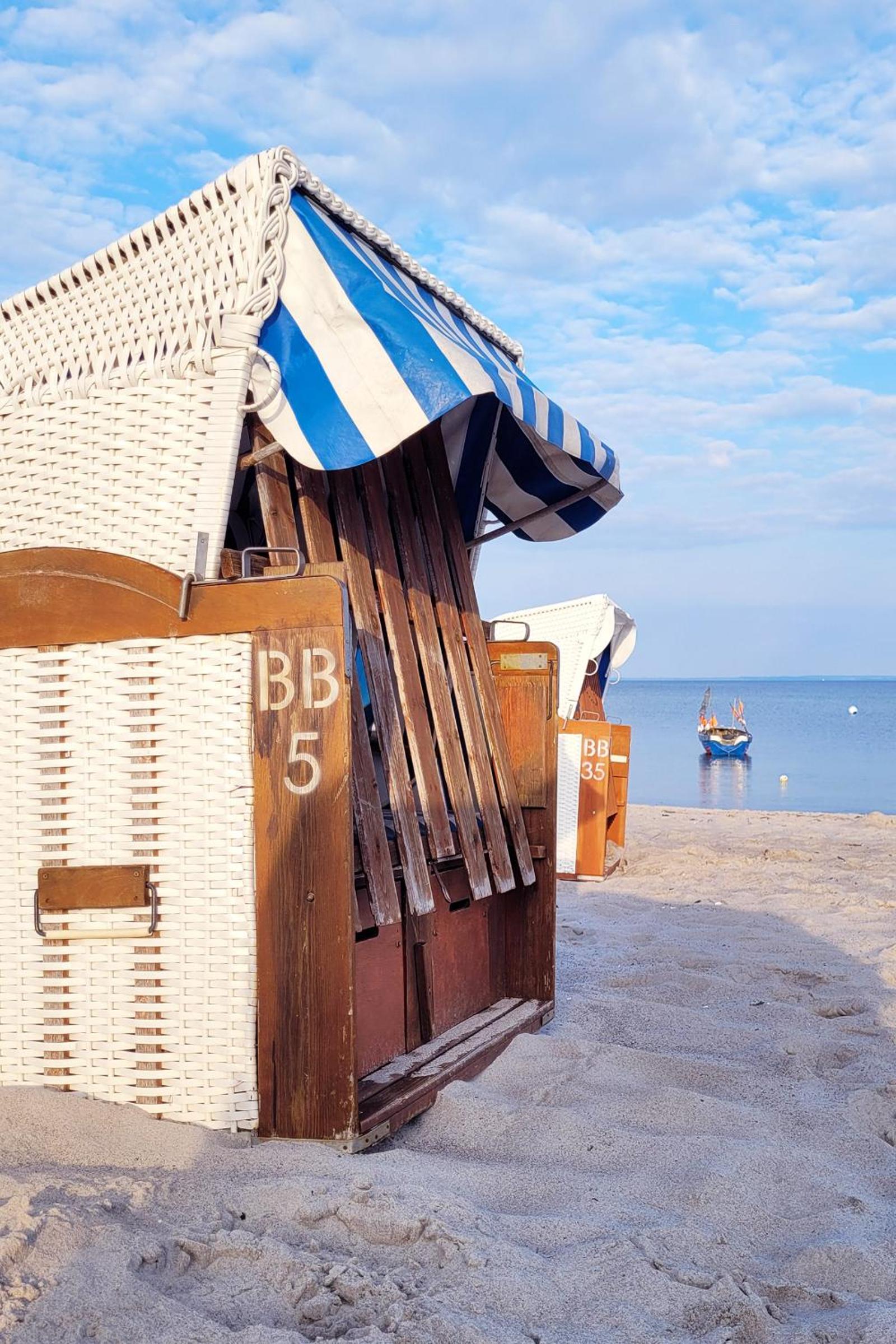 Charmante Ferienwohnung mit Terrasse - nur 50m zum Strand mit eigenem Parkplatz und Fahrradunterstellmöglichkeit