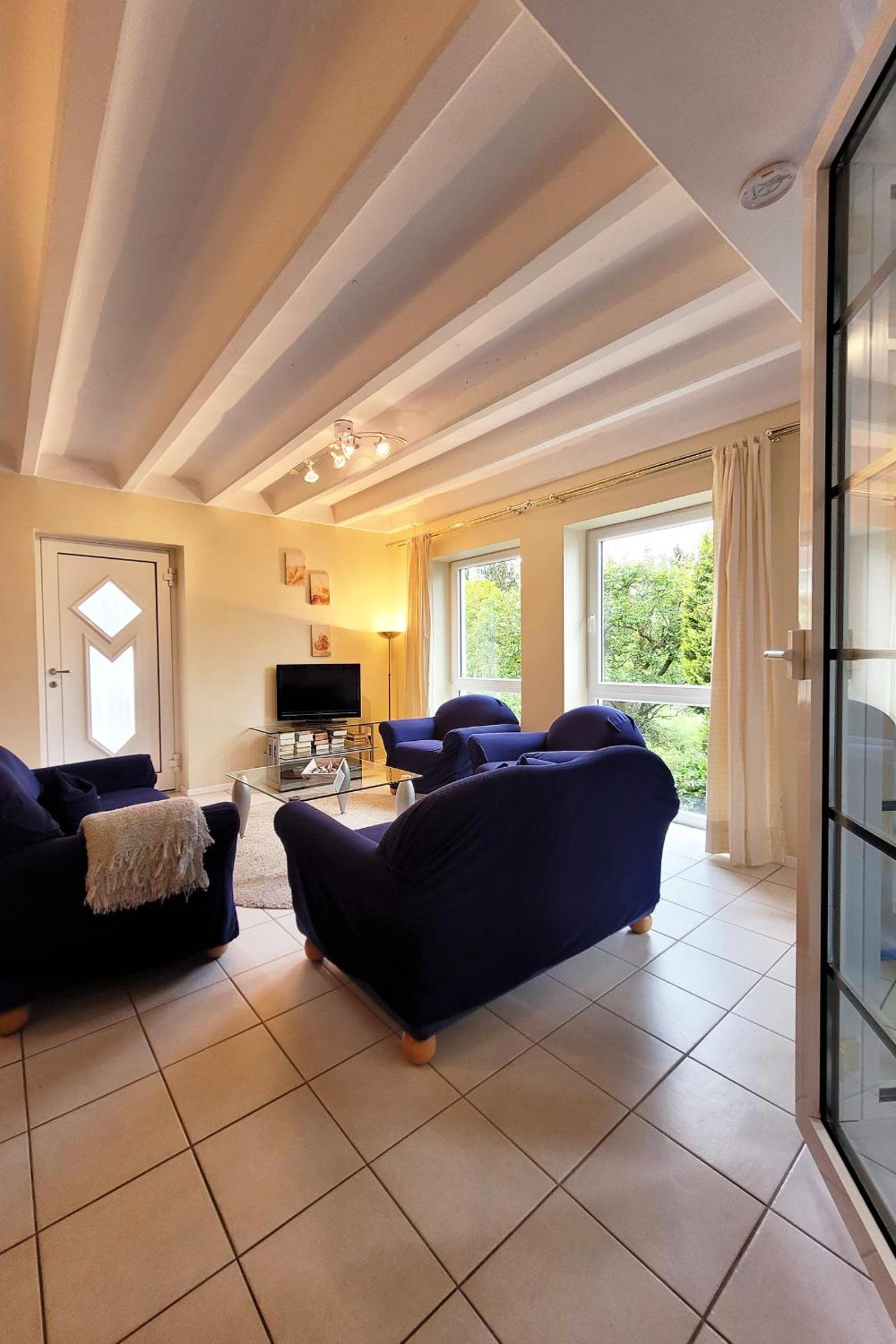 Charmante Ferienwohnung mit Terrasse - nur 50m zum Strand mit eigenem Parkplatz und Fahrradunterstellmöglichkeit