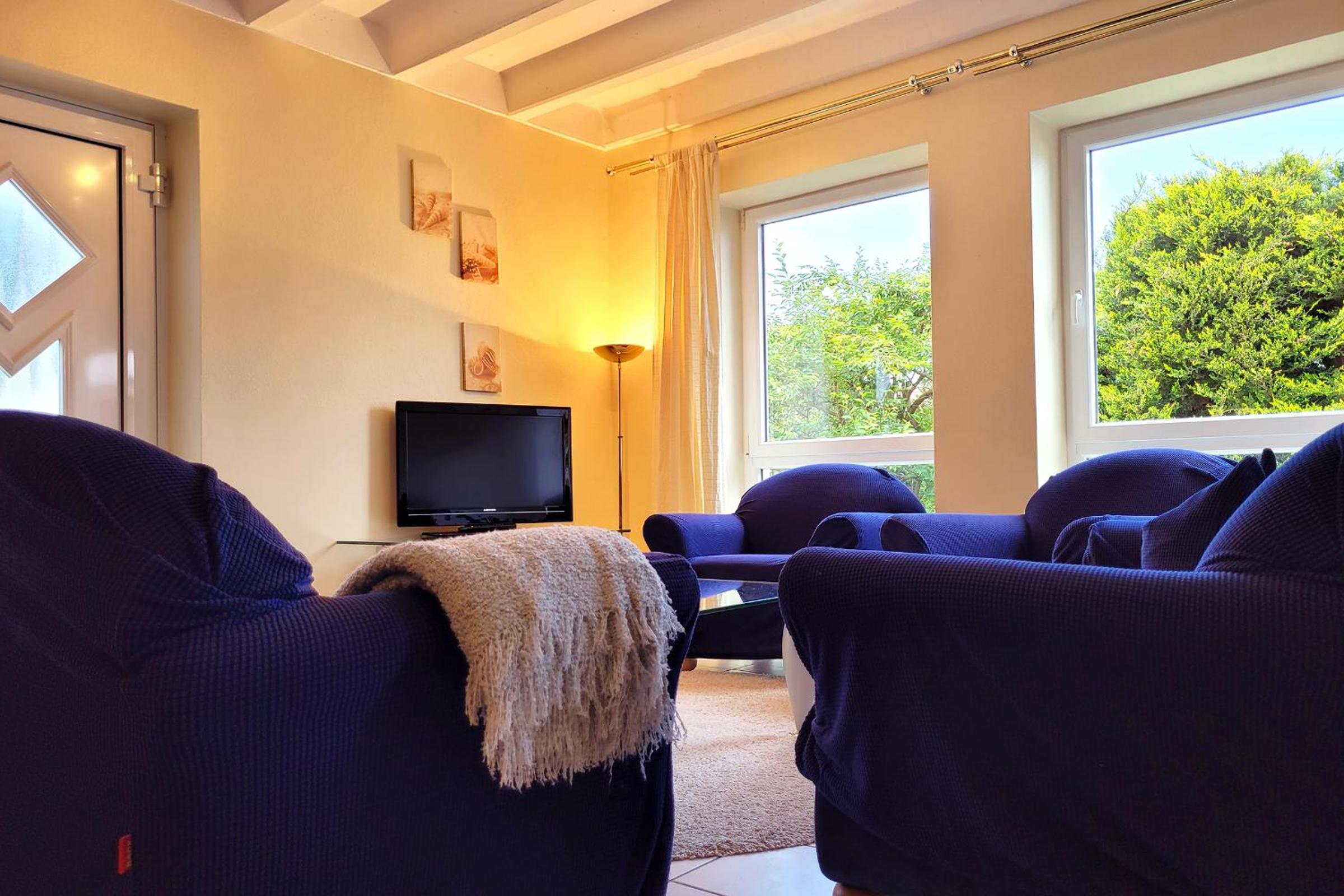 Charmante Ferienwohnung mit Terrasse - nur 50m zum Strand mit eigenem Parkplatz und Fahrradunterstellmöglichkeit