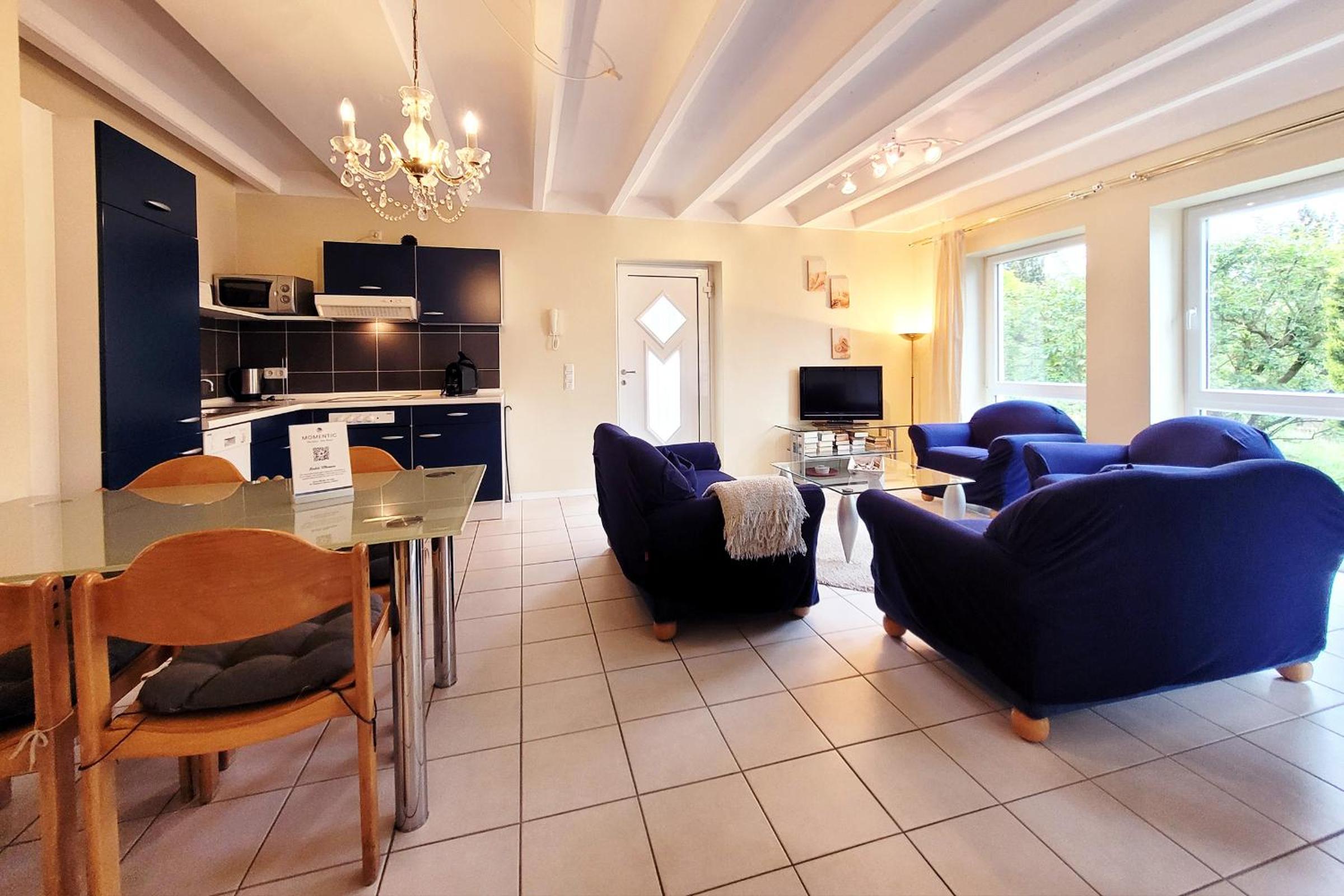 Charmante Ferienwohnung mit Terrasse - nur 50m zum Strand mit eigenem Parkplatz und Fahrradunterstellmöglichkeit