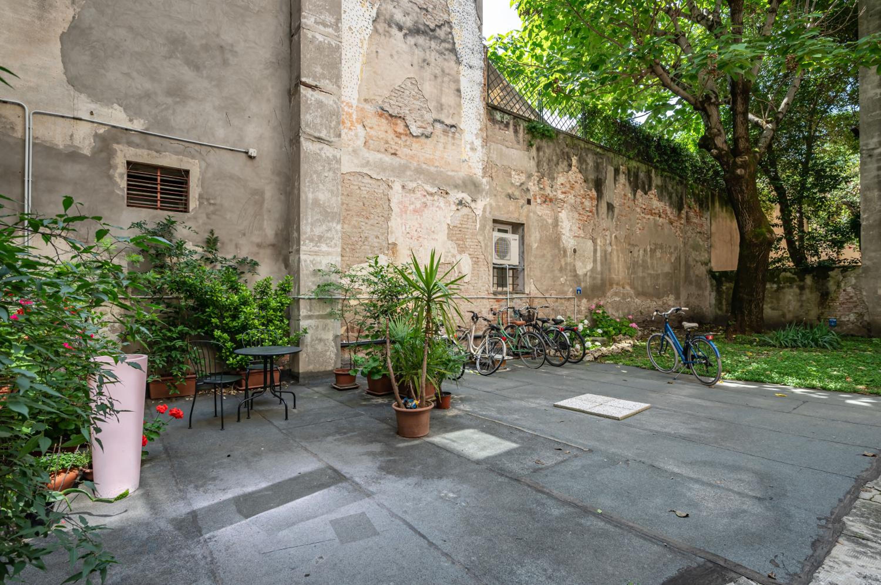 Elegant and cosy apartment in Padova center! view 3