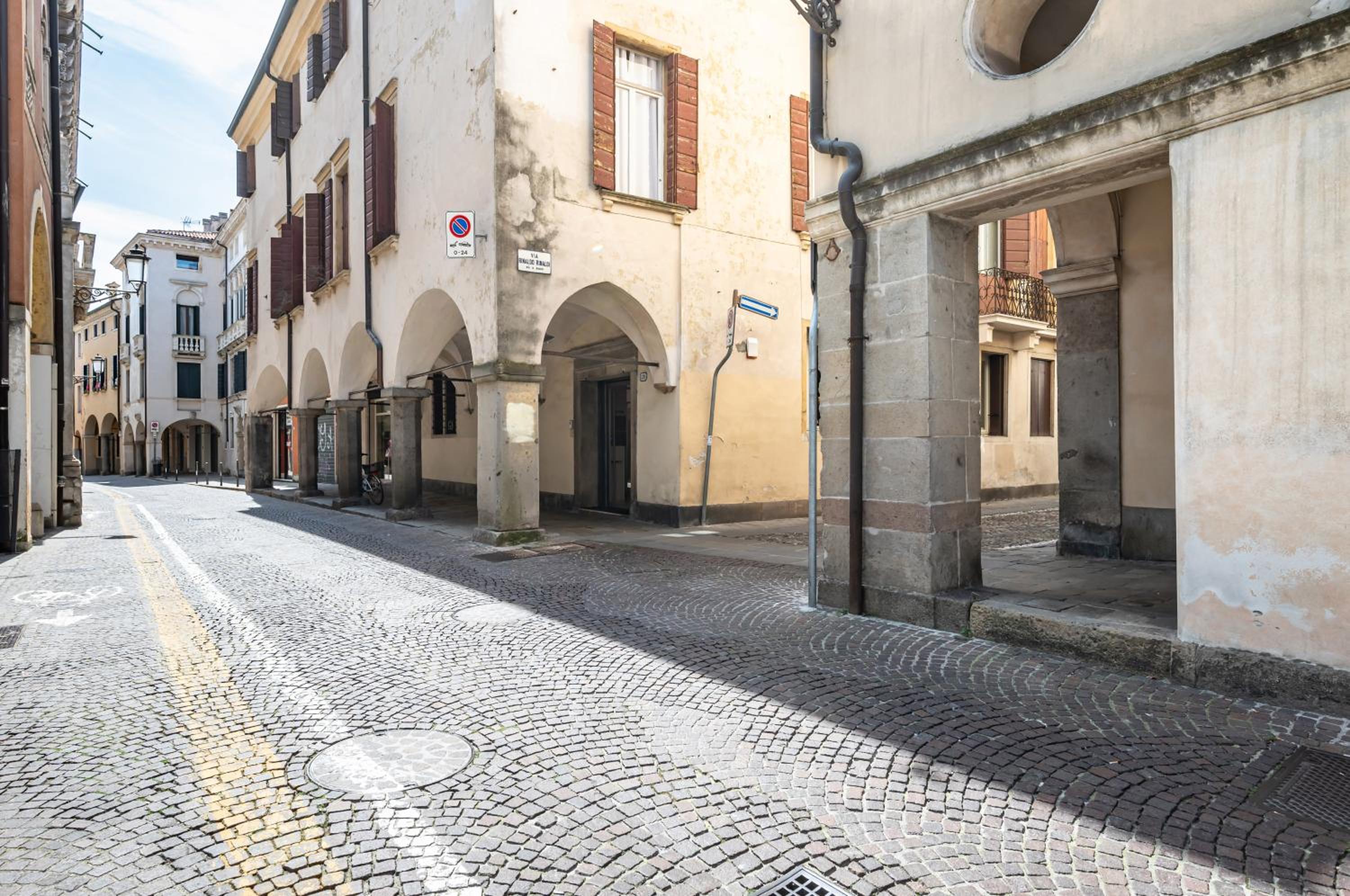Elegant and cosy apartment in Padova center! view 4