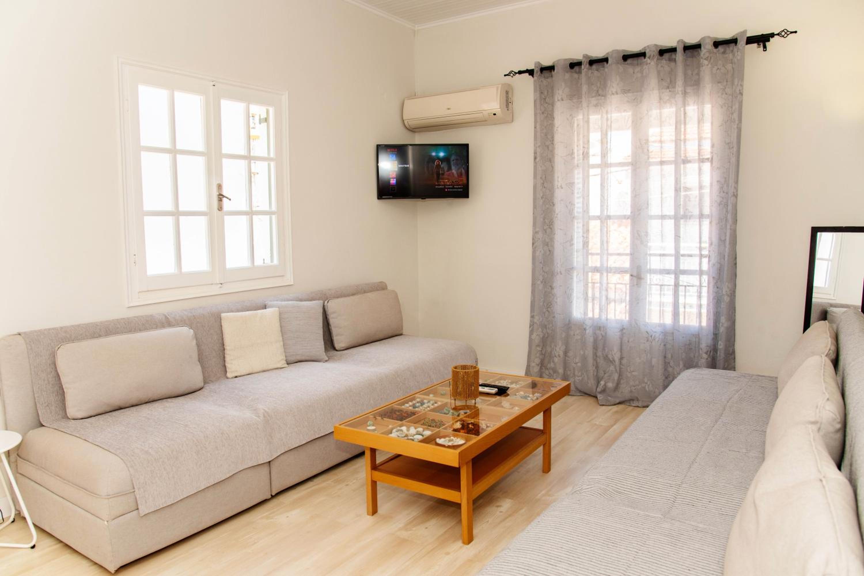 Antonia's Apartments