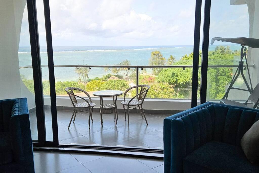 Homes by Wan Opulent Beachfront Apartment