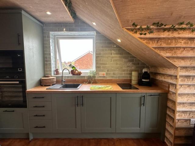 Squirrel Hideaway with Hot Tub in Formby, Liverpool