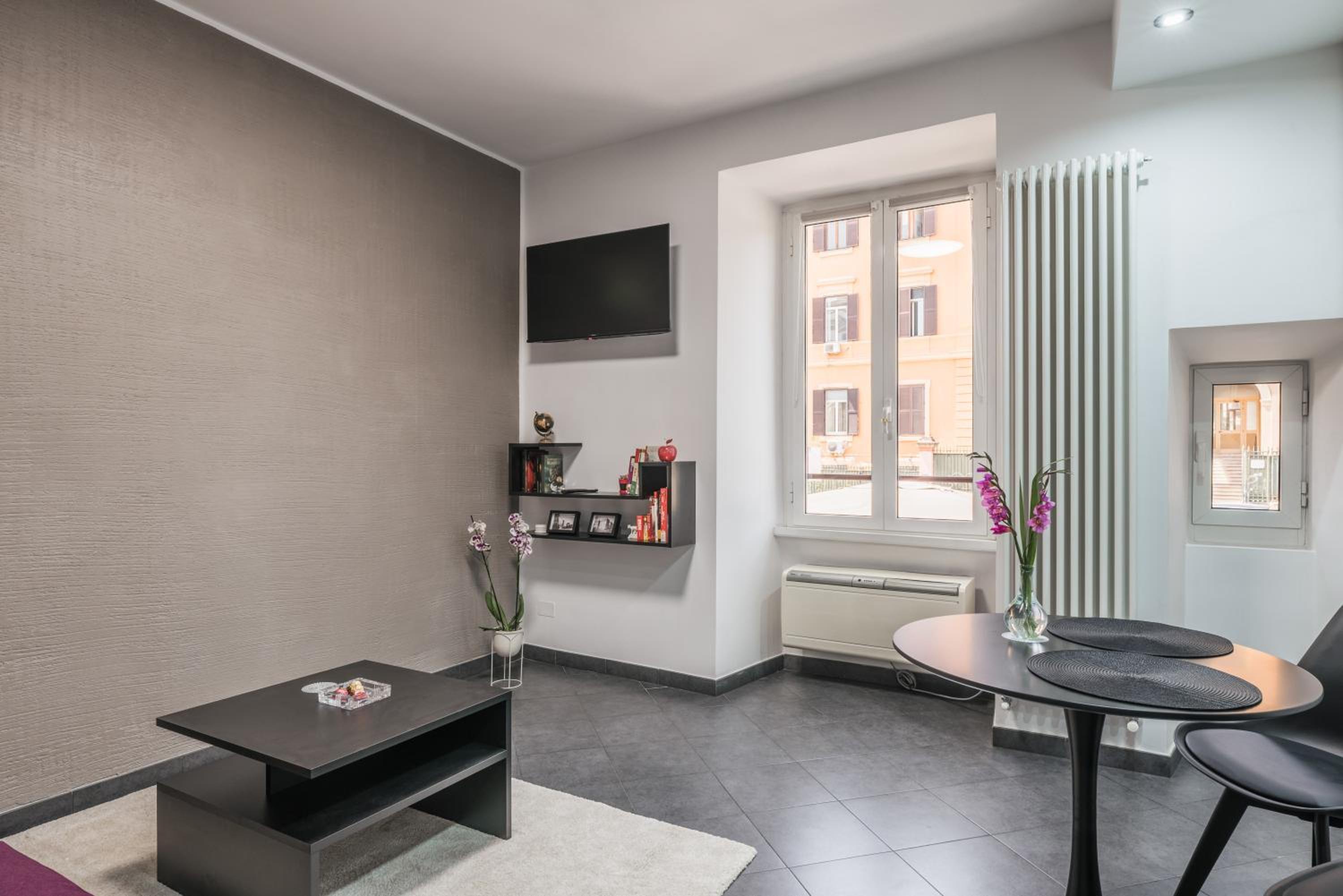San Giovanni apartment — Rome photo 4