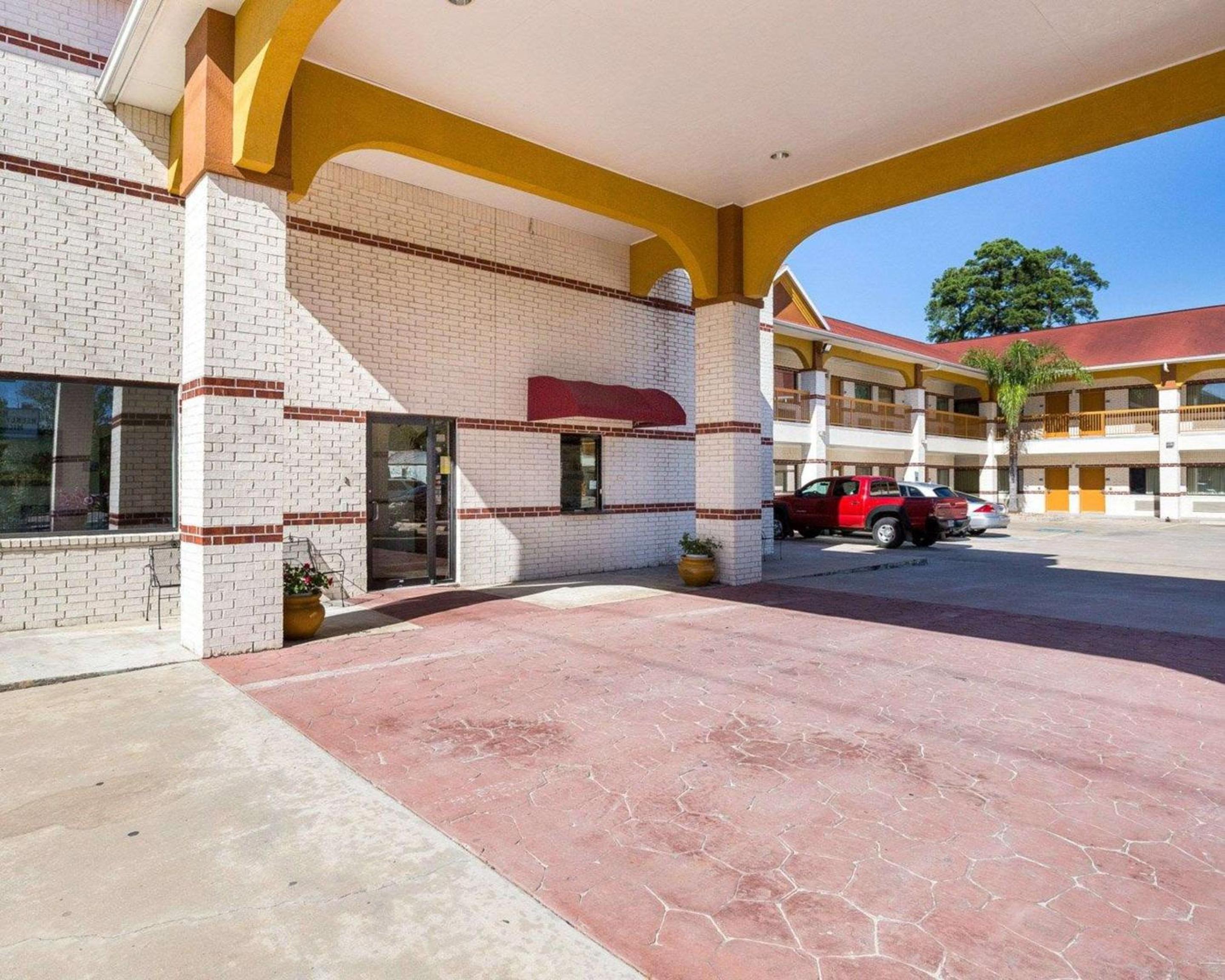 Rodeway Inn Suites - Property Image 16