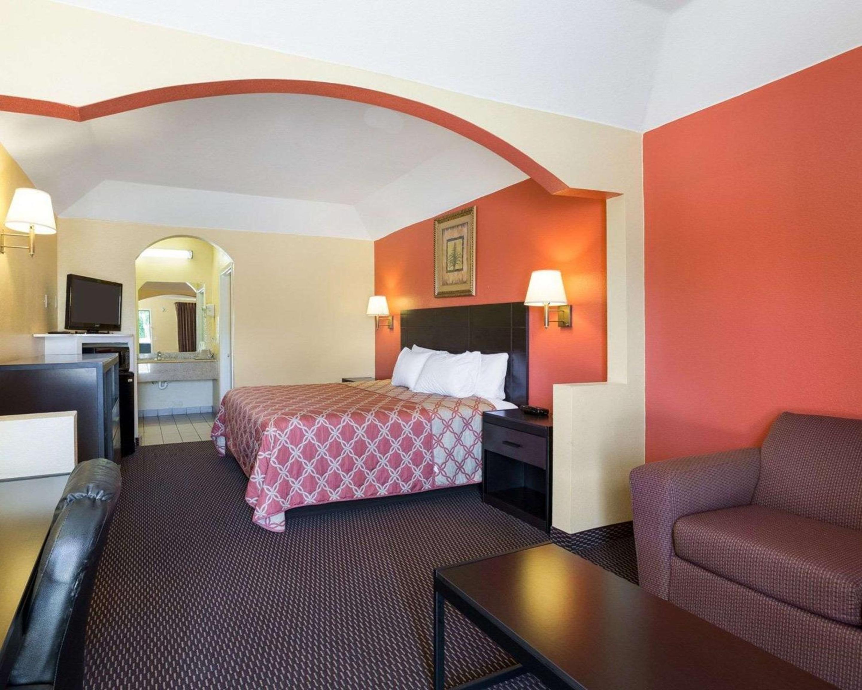 Rodeway Inn Suites - Property Image 6