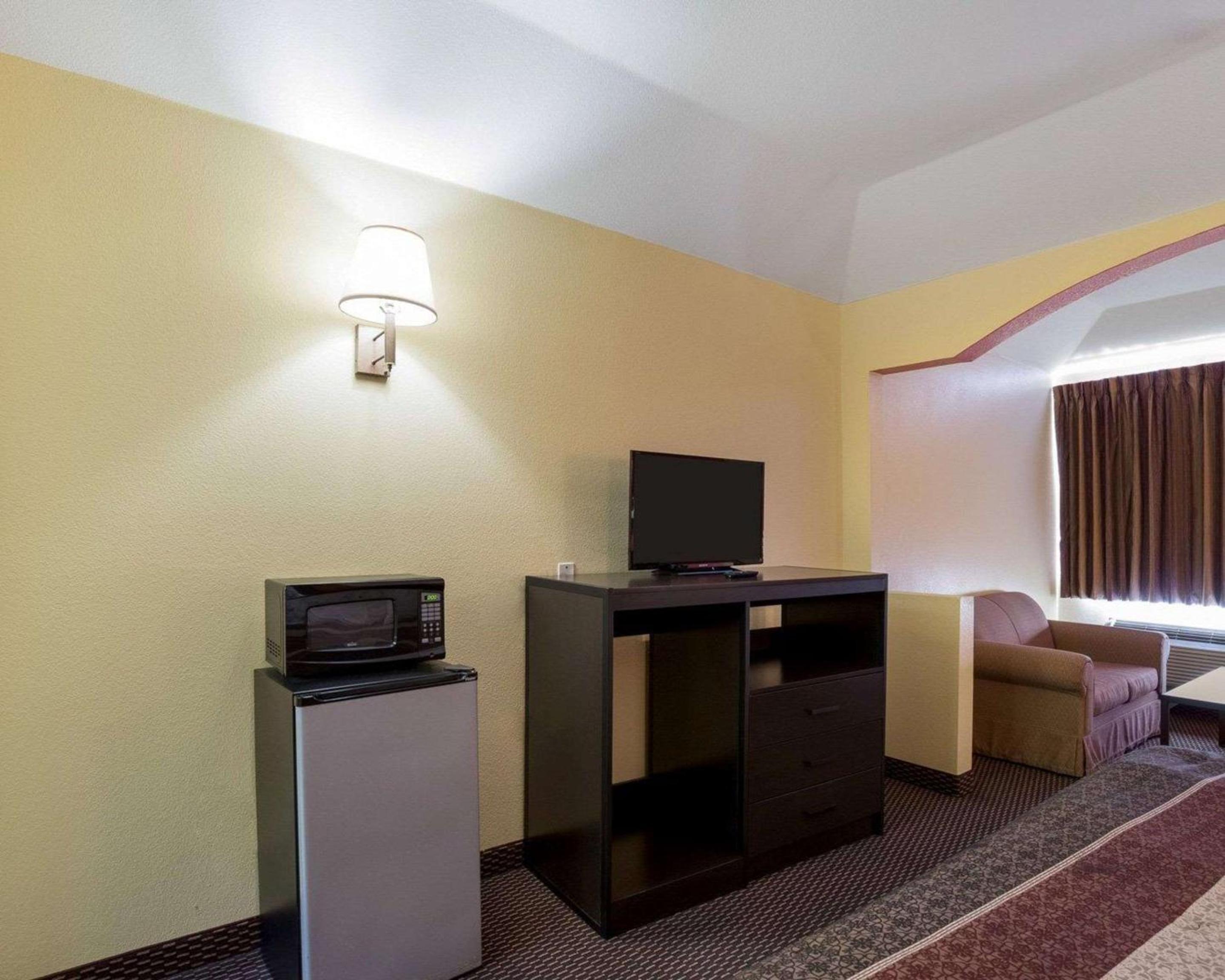 Rodeway Inn Suites - Property Image 5