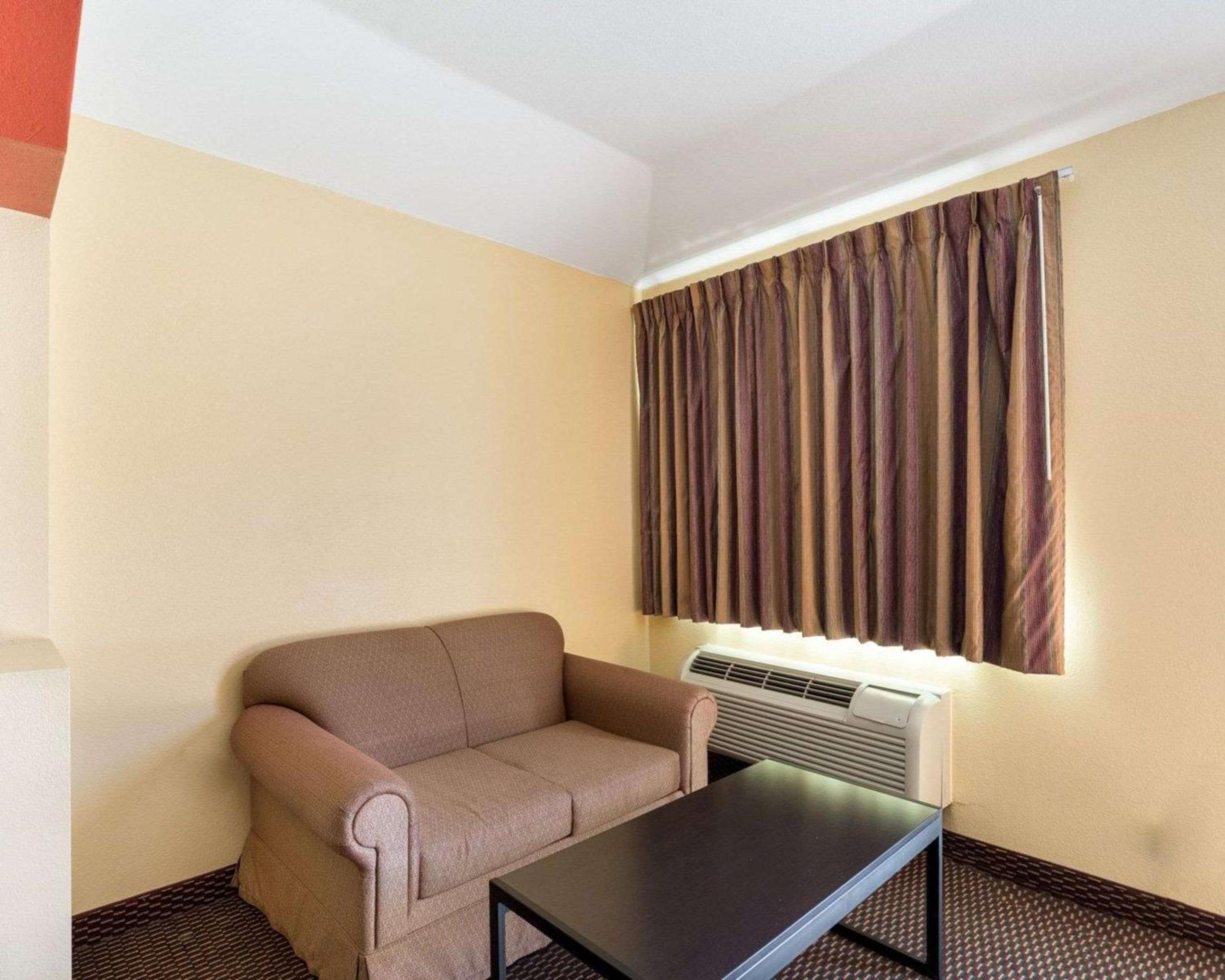 Rodeway Inn Suites - Property Image 4