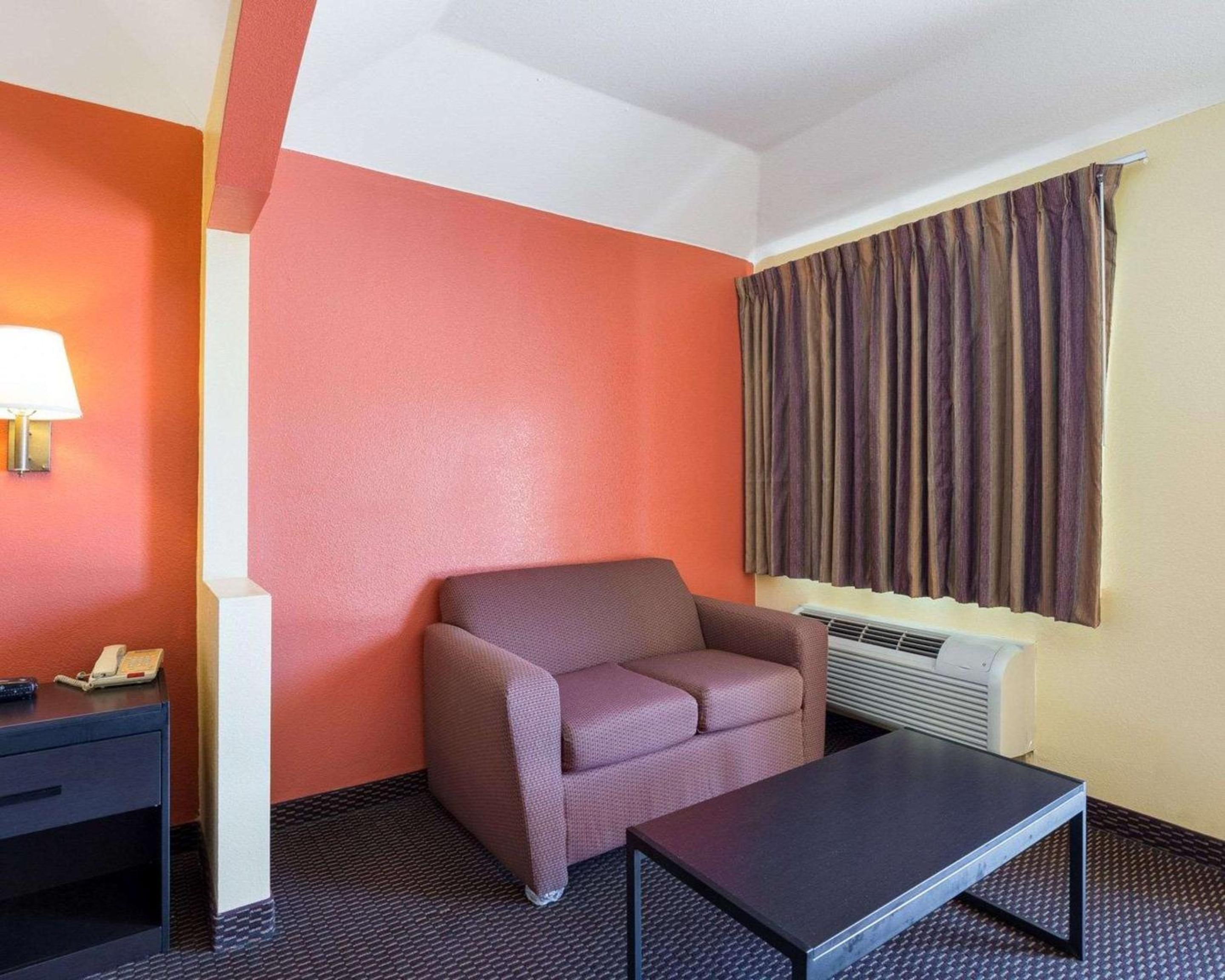Rodeway Inn Suites - Property Image 3