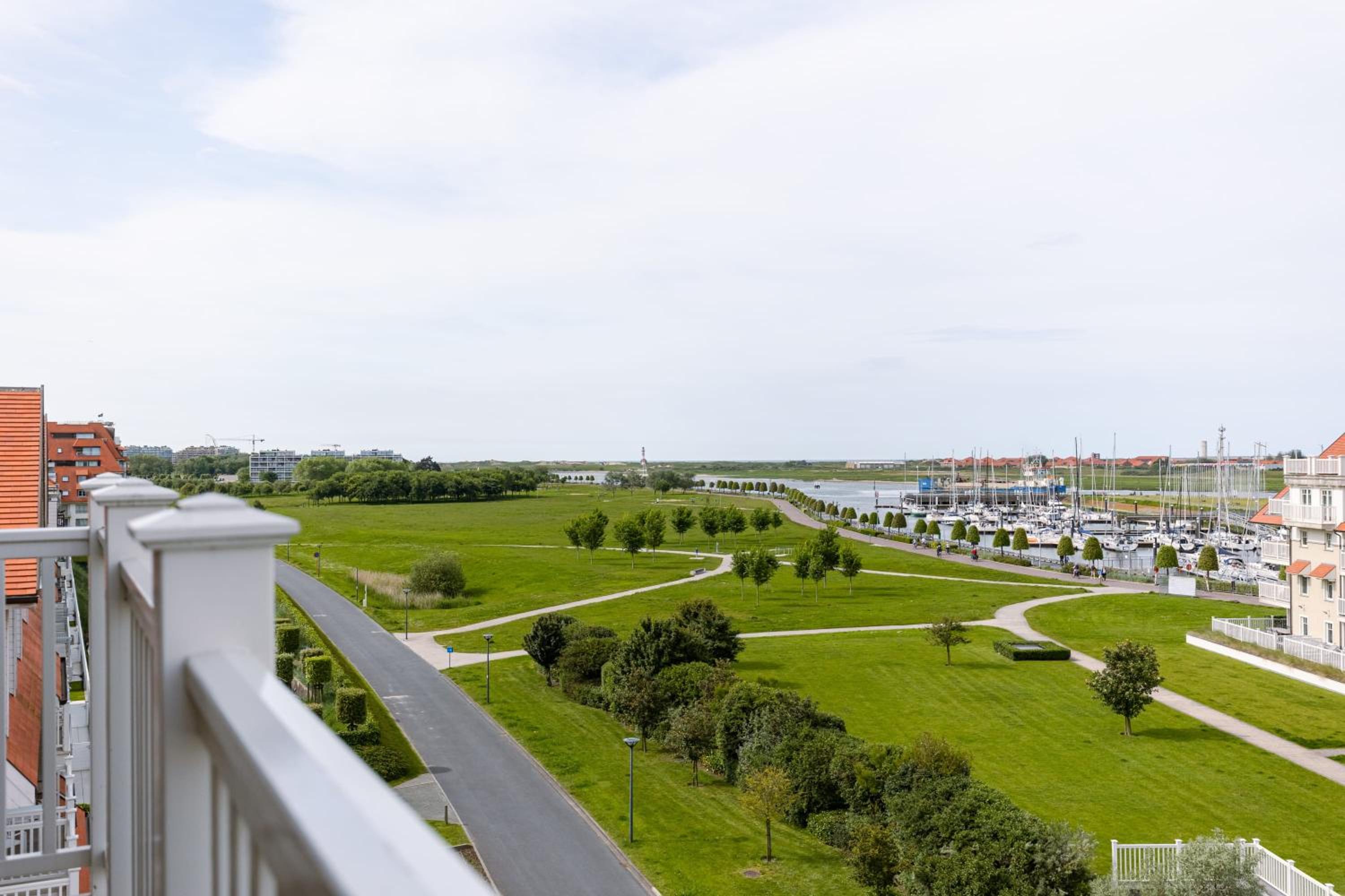 Luxury design penthouse with 4 bedrooms at the port of Nieuwpoort