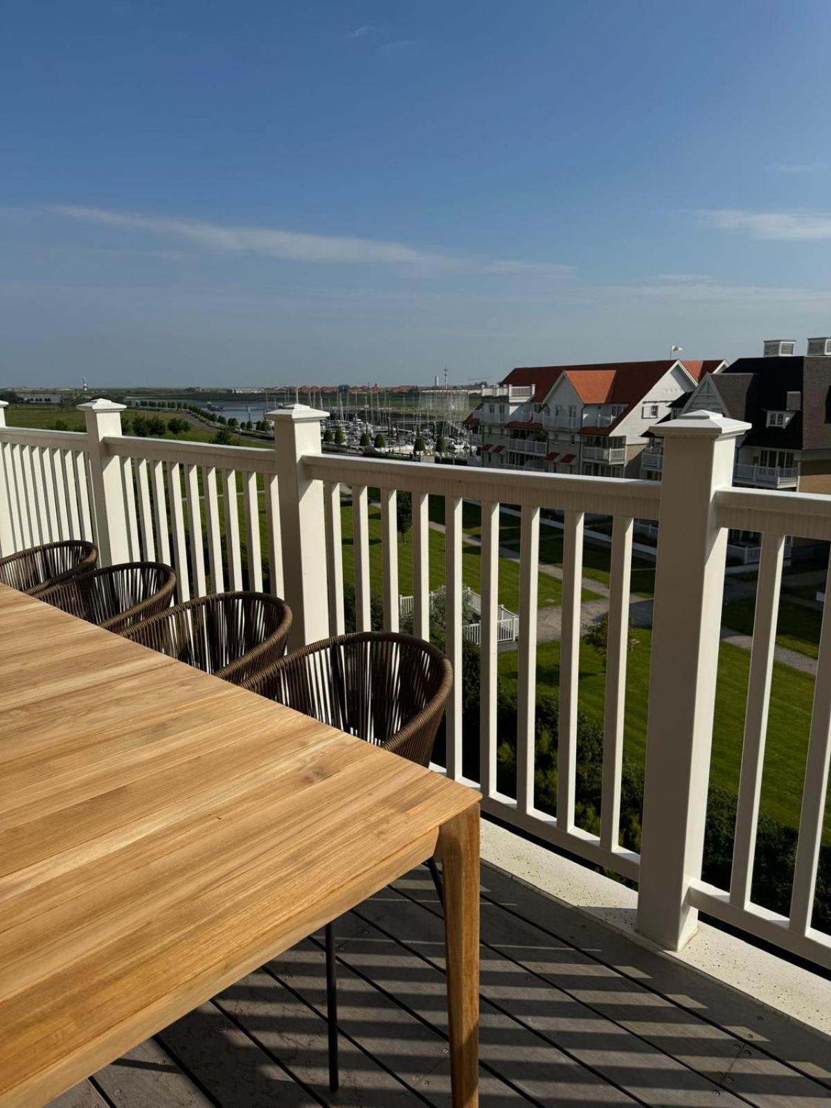 Luxury design penthouse with 4 bedrooms at the port of Nieuwpoort