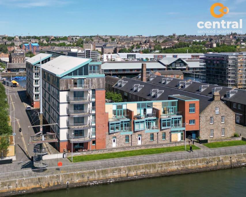 City Quay by CENTRAL SERVICED APARTMENTS - 2 Bedrooms - City Quay Views - Walk Into Dundee City Centre - Walk Away From Bus & Train Station - Lift Access view 5