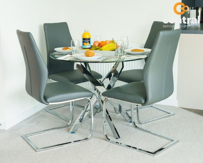 City Quay by CENTRAL SERVICED APARTMENTS - 2 Bedrooms - City Quay Views - Walk Into Dundee City Centre - Walk Away From Bus & Train Station - Lift Access view 2