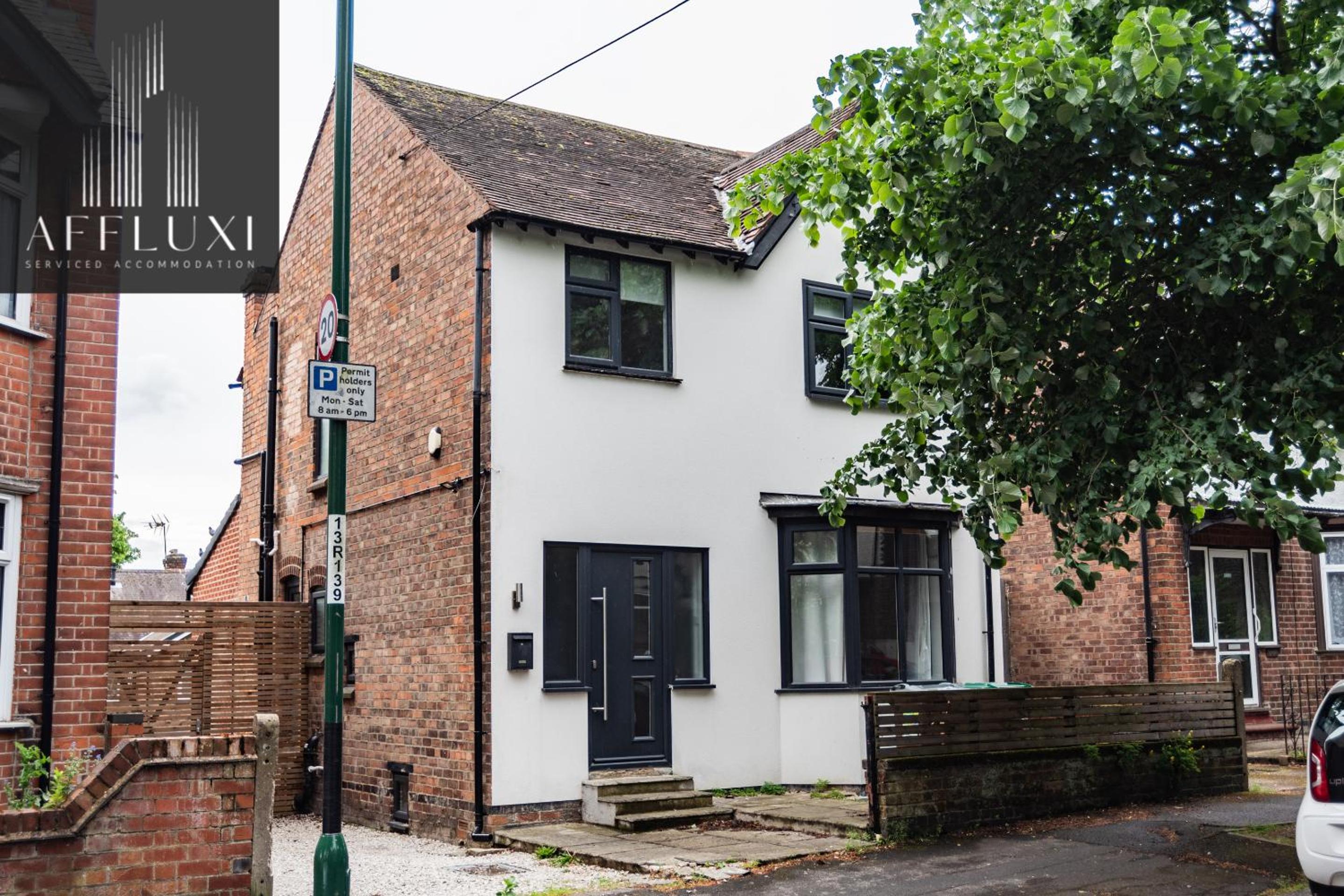 Rolleston House Contractors 4 bedrooms Sleeps 7 view 5