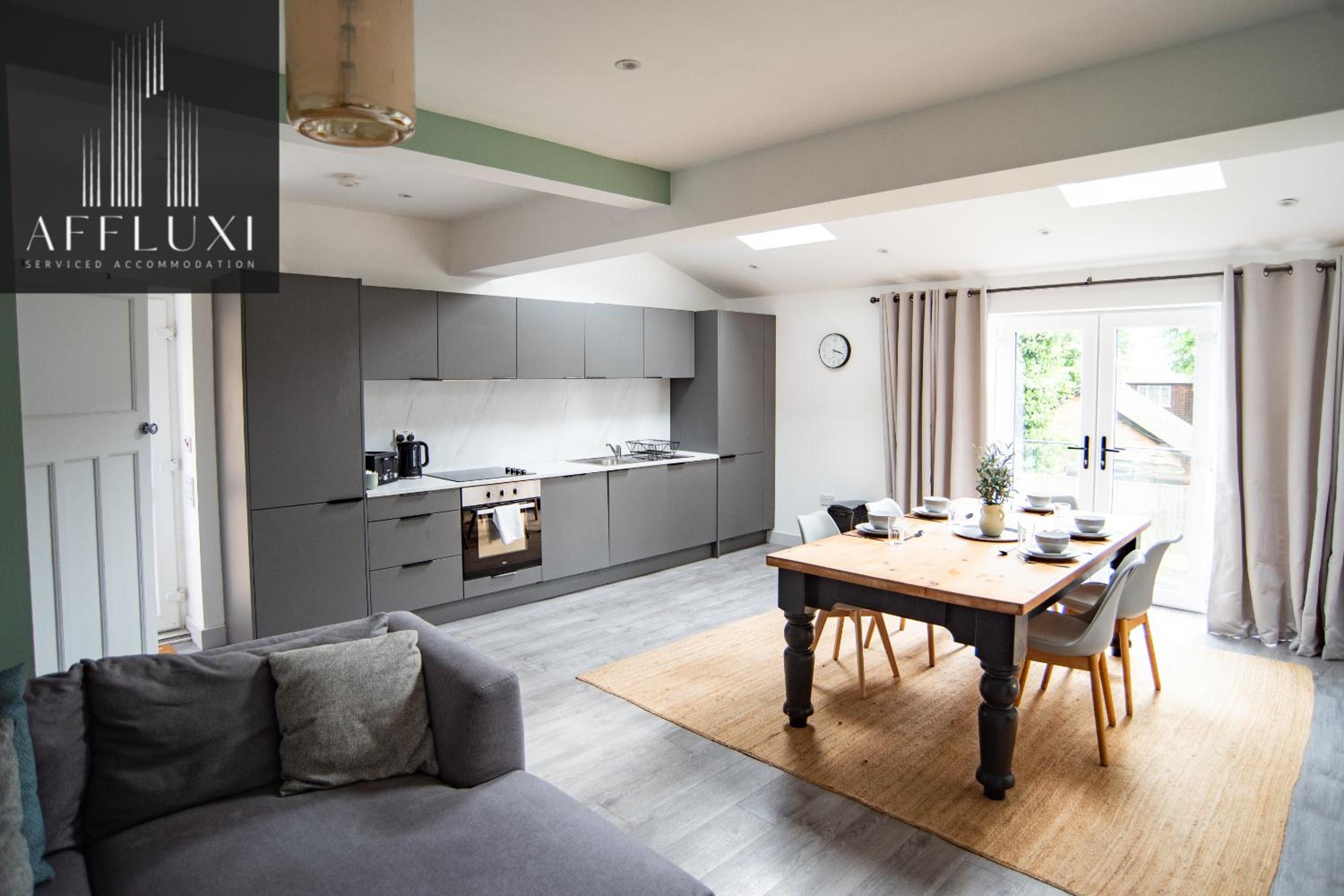 Rolleston House Contractors 4 bedrooms Sleeps 7 view 2