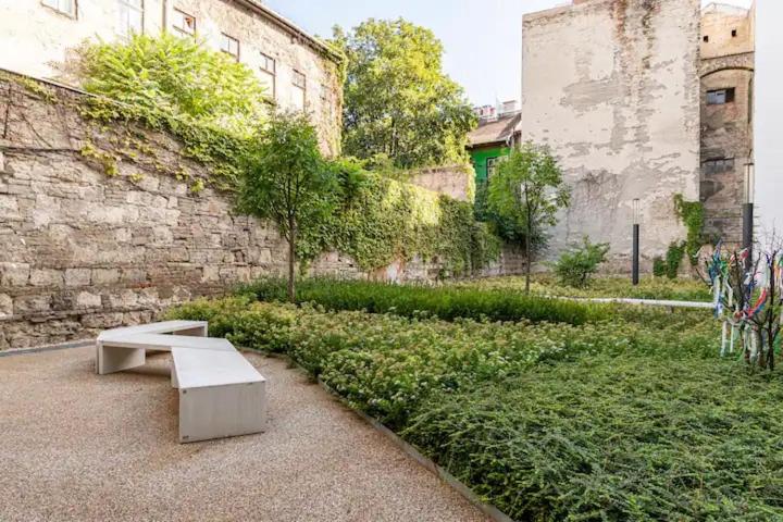 Fun & Comfort Budapest Centre Apartment