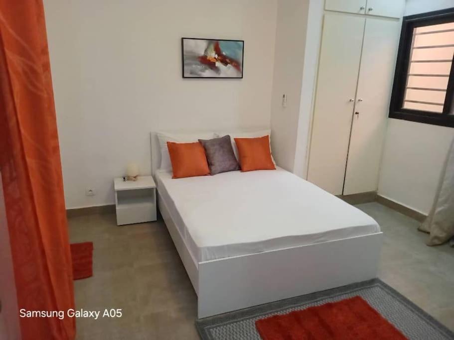 apt de 2 chambres salon au rdc aux Almadies view 3