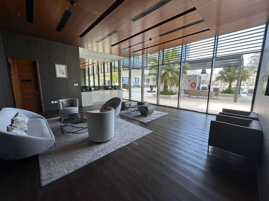 Luxury hotel flat view 4