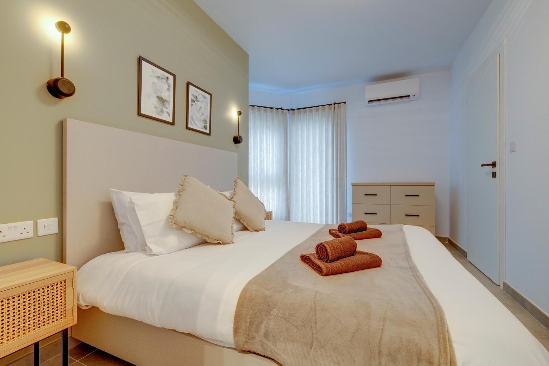 Upscale 2BR Apartment by the Promenade
