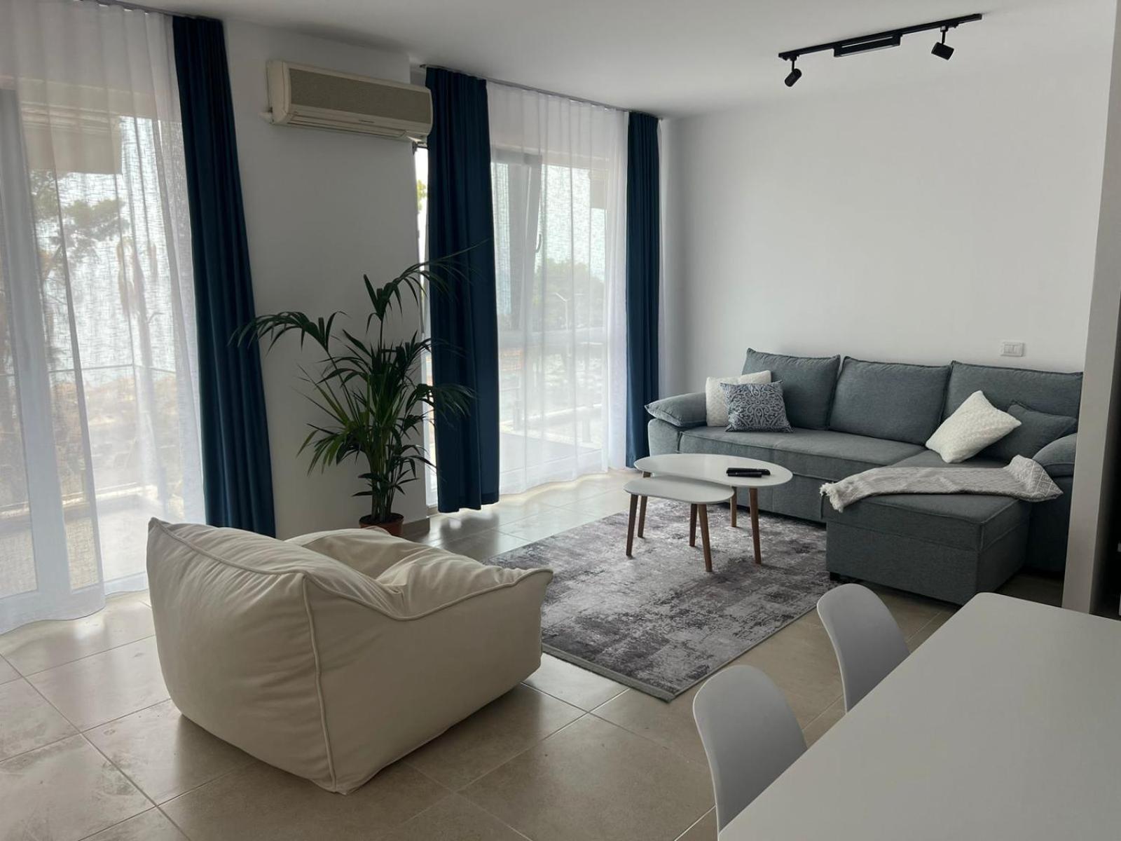 Andrras Beach House Beachfront Apartment with Sea View