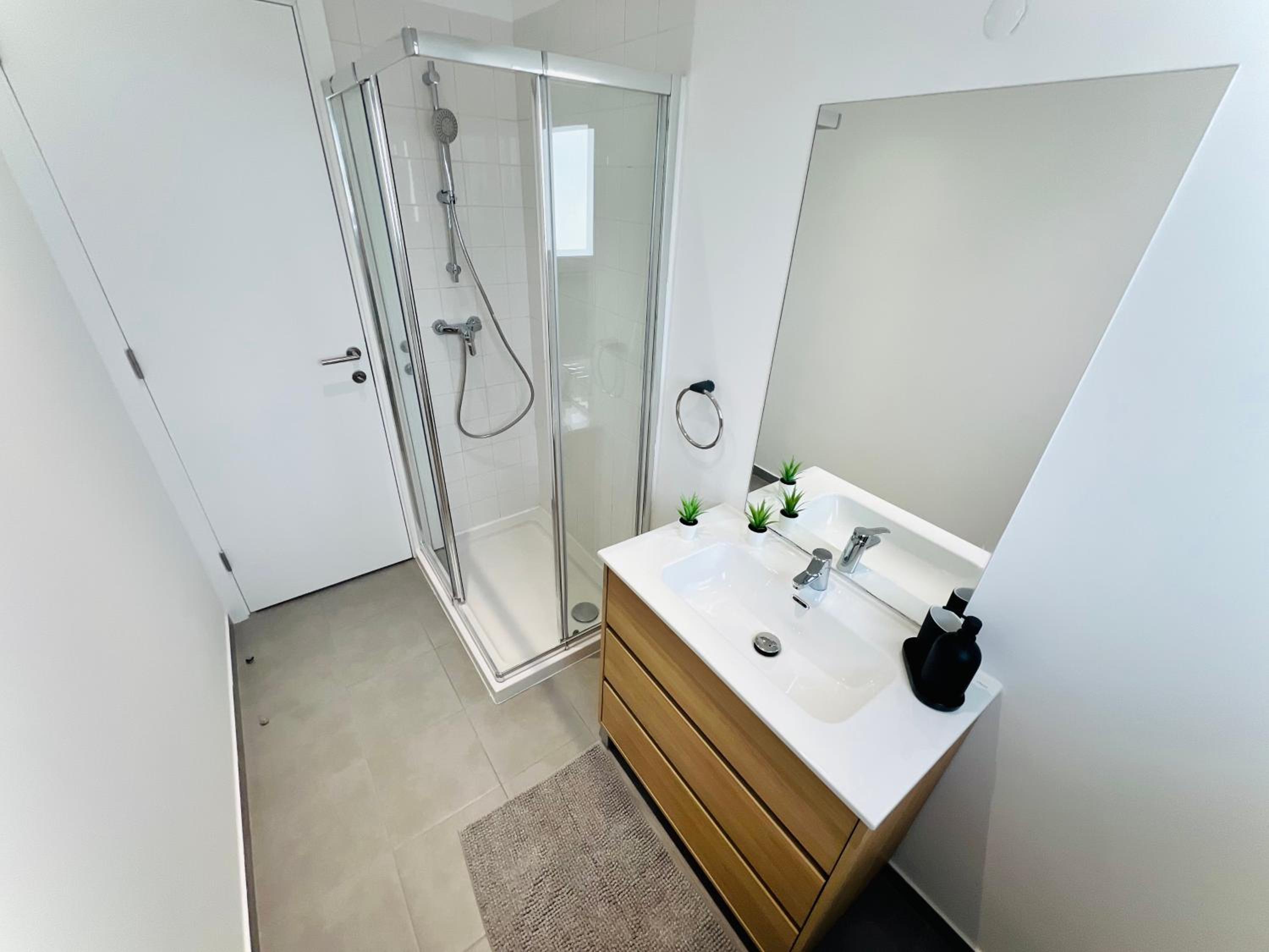 Lovely Flat, Best Location in Town view 5