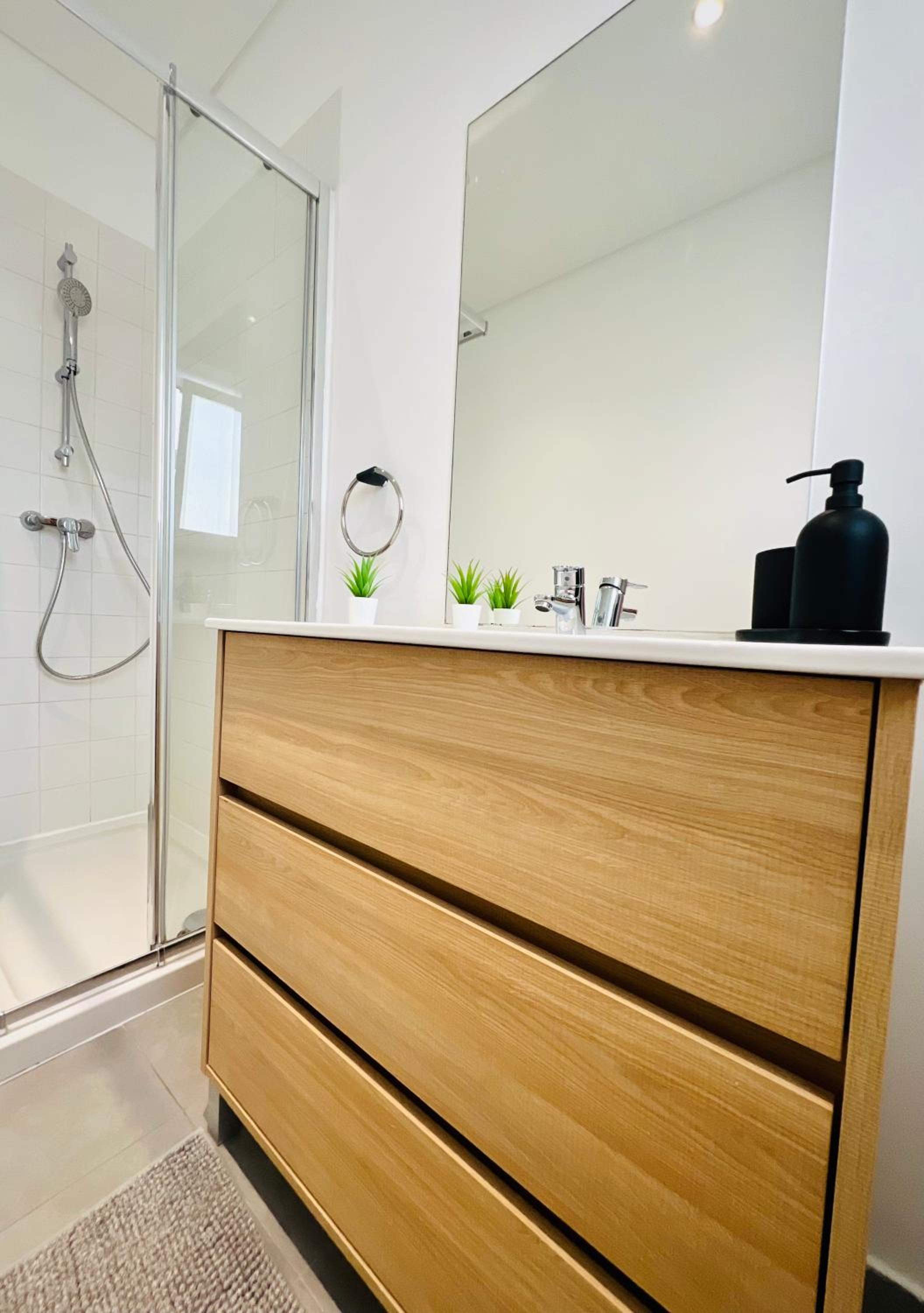 Lovely Flat, Best Location in Town view 3
