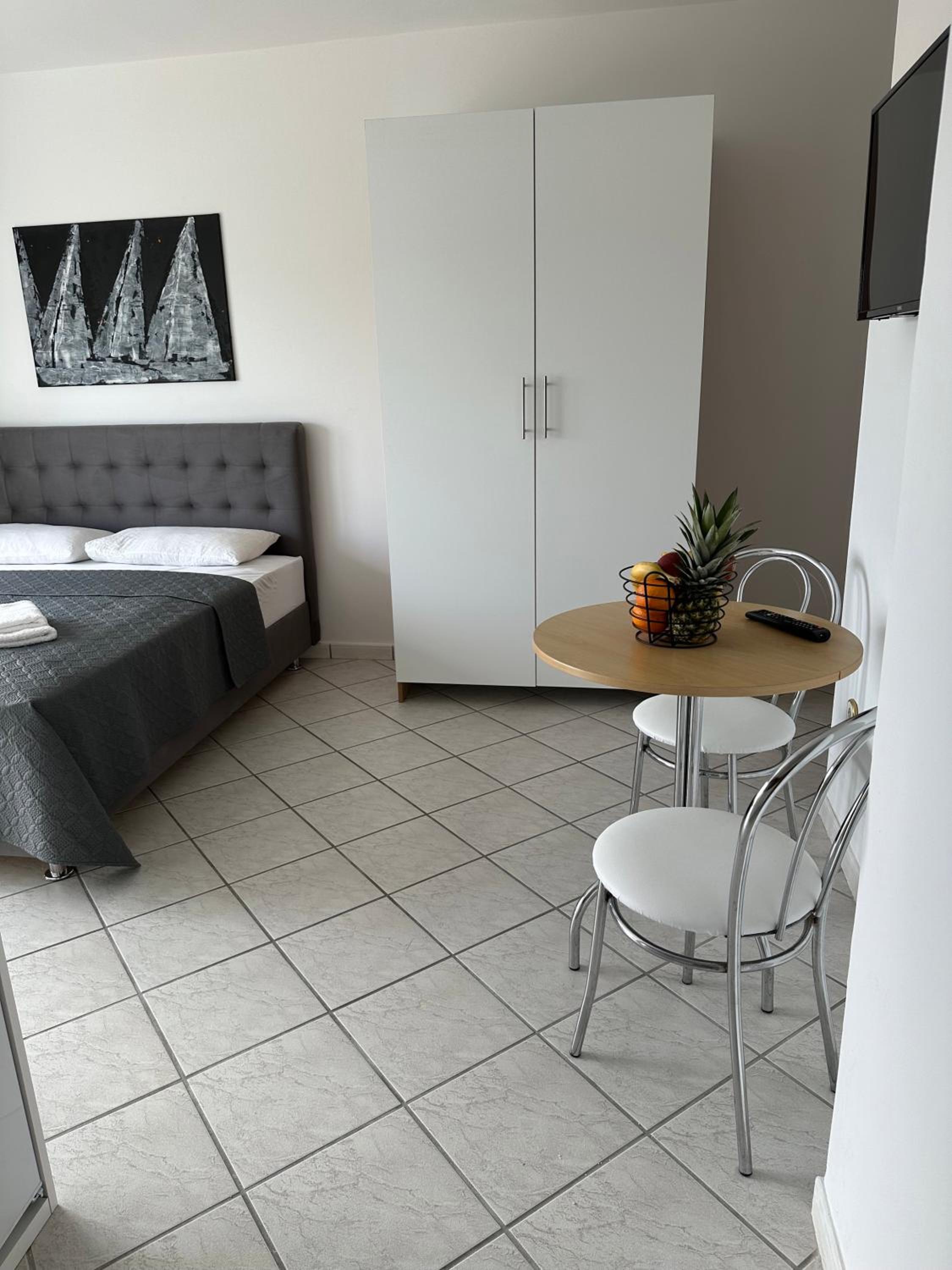 Apartments Jareb