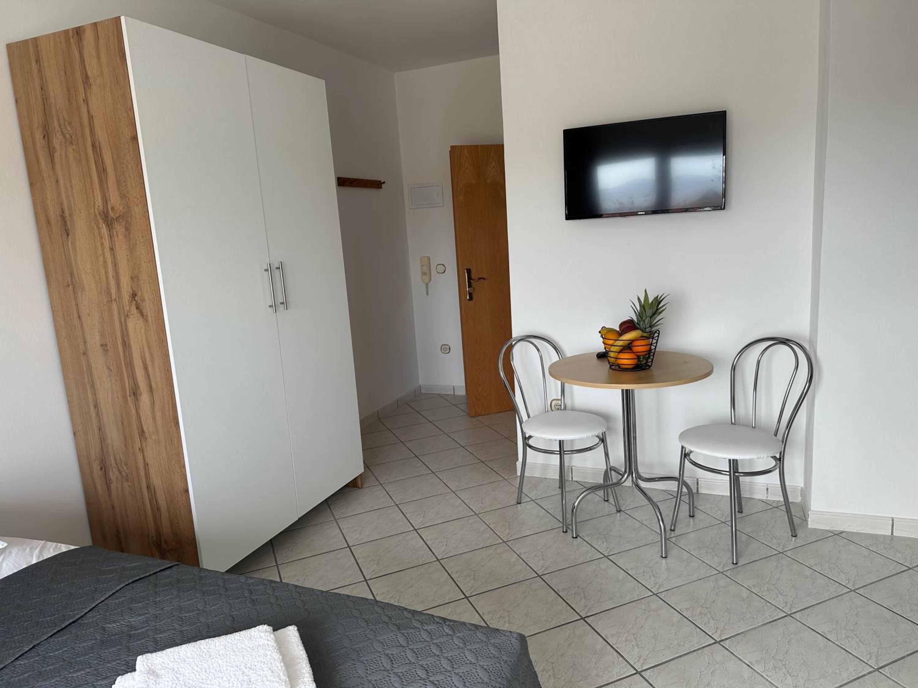Apartments Jareb