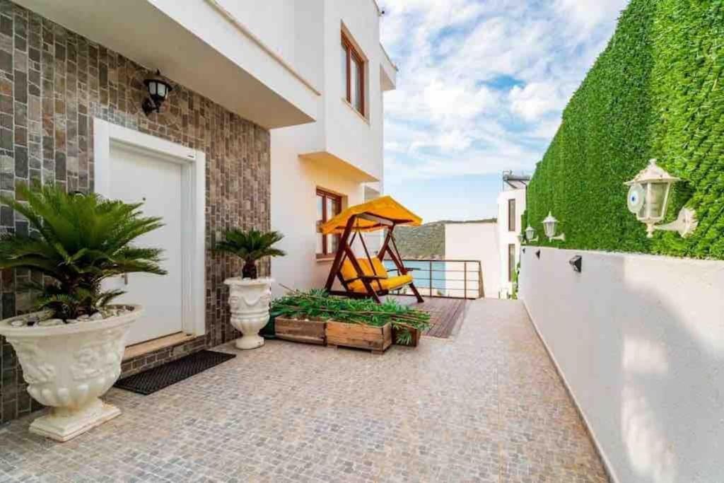 Özel Havuzlu ve Deniz Manzaralı 5 Odalı Villa view 3