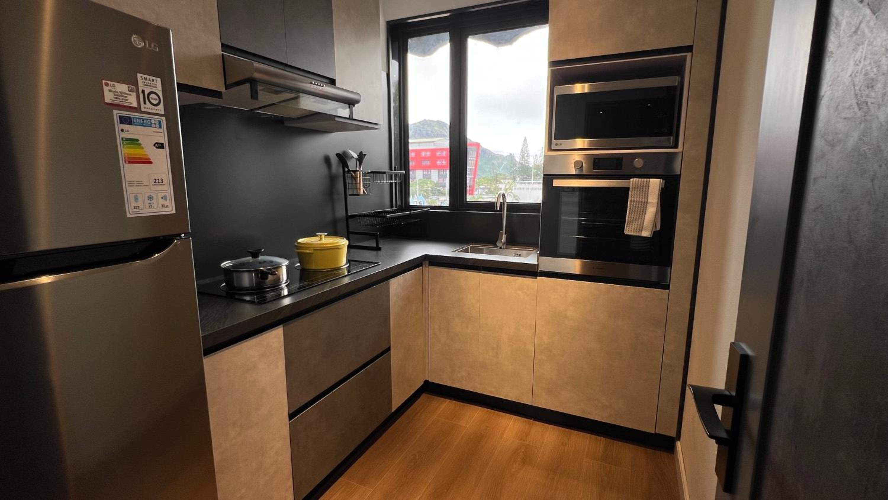 City Metro Apartment photo 5