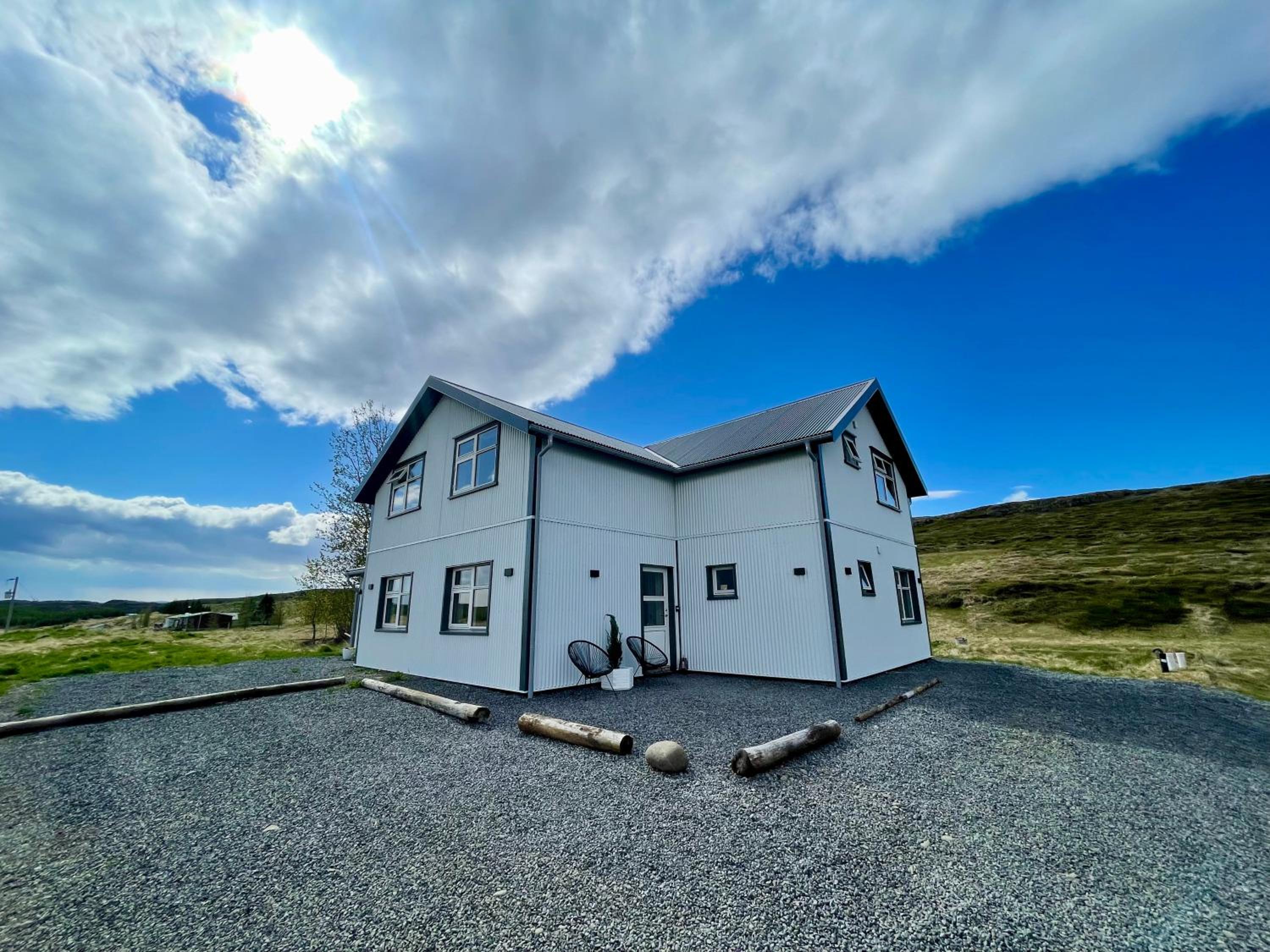 Lindarhóll Guesthouse