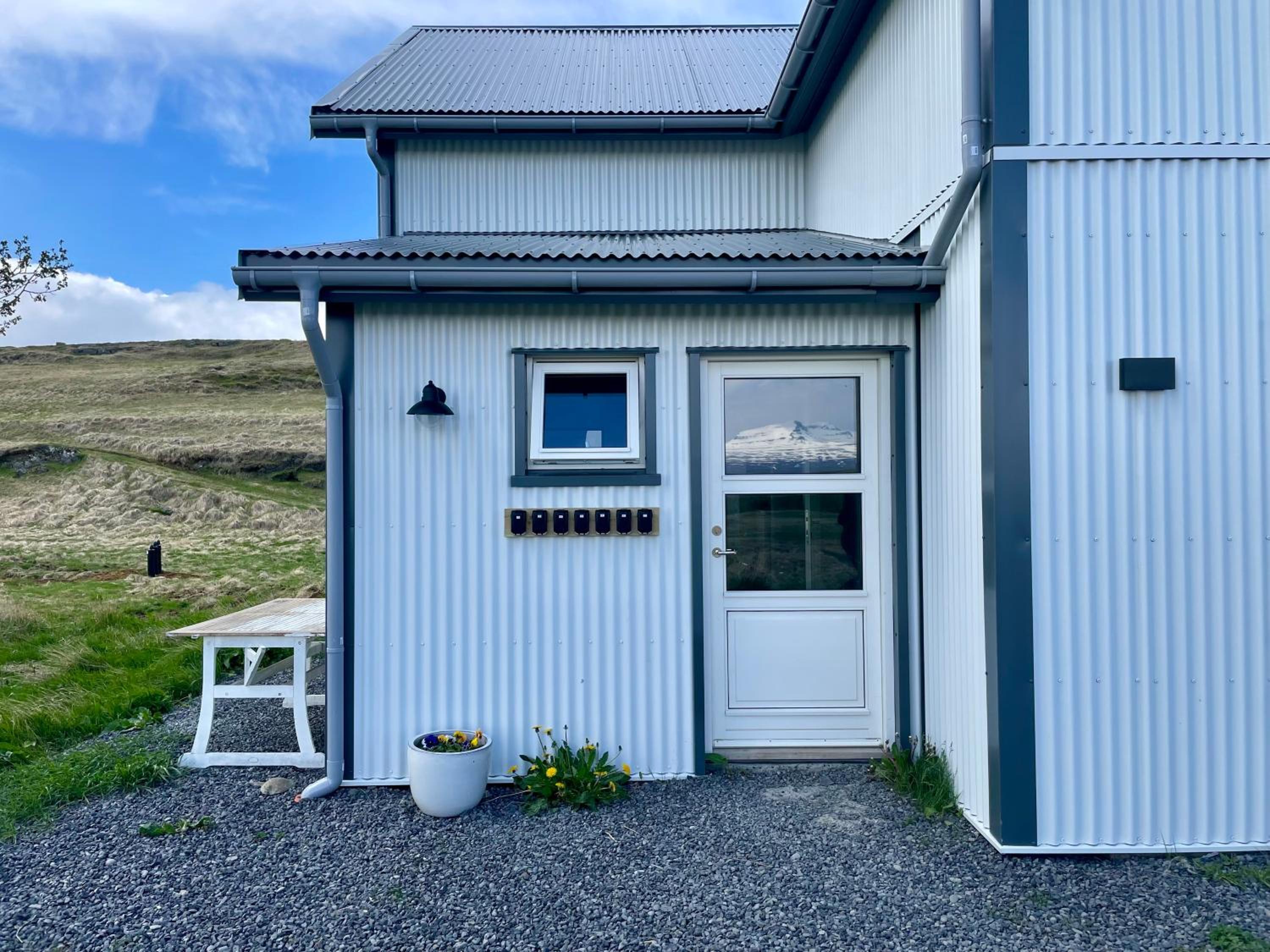 Lindarhóll Guesthouse