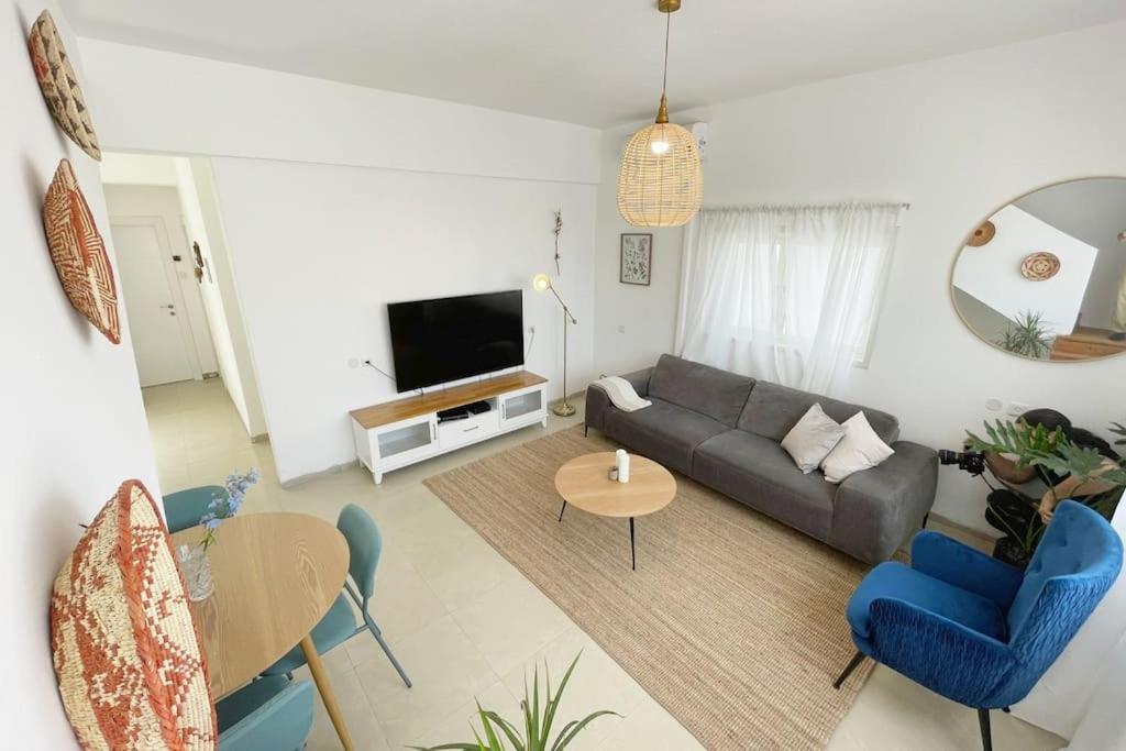 Amazing spacious Duplex with balcony and MAMAD view 3