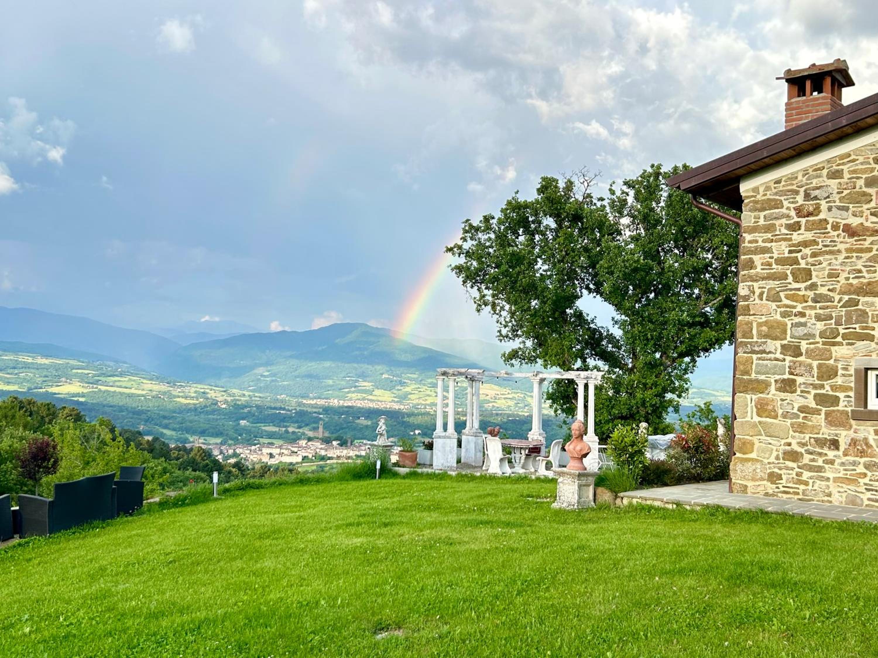 Villa Lux Poggelleri, vista unica sul Casentino view 4