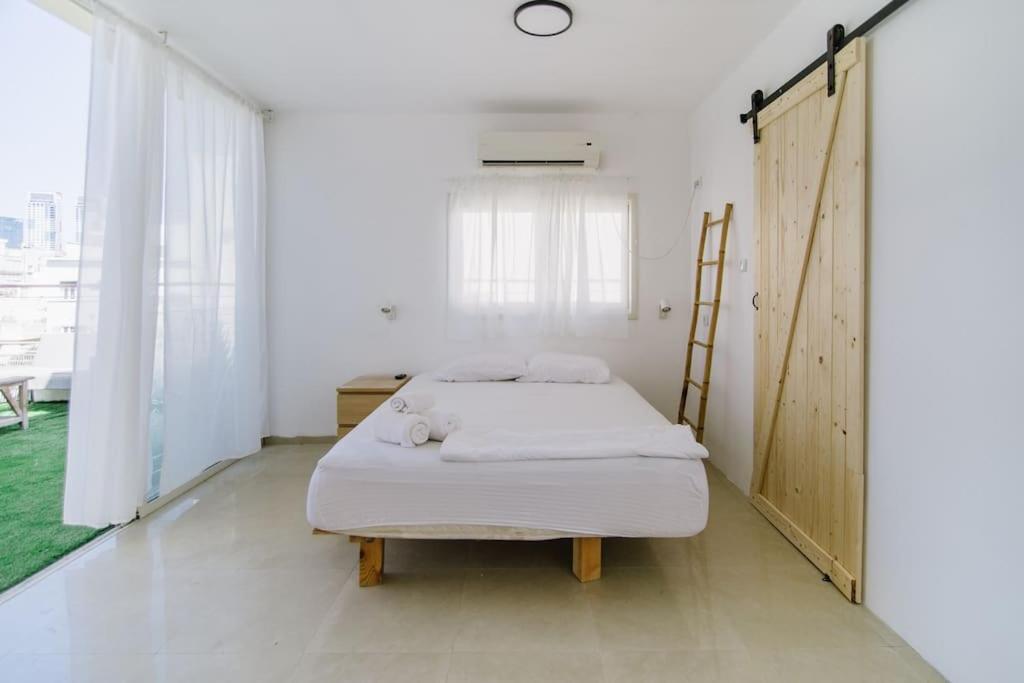 Amazing Duplex with balcony and MAMAD view 2
