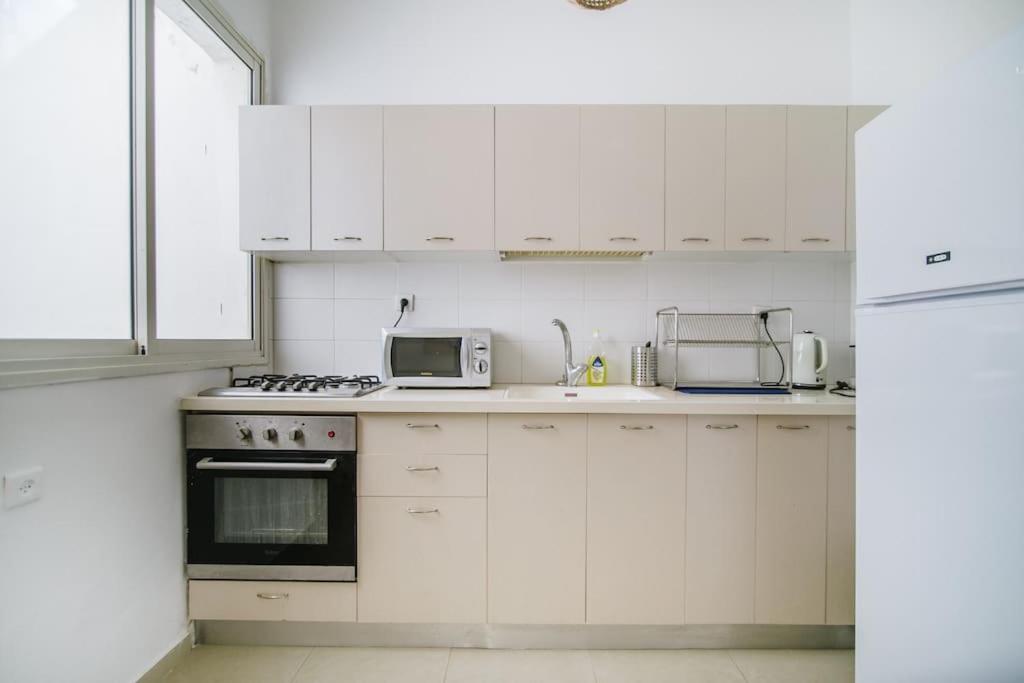 Amazing Duplex with balcony and MAMAD view 3