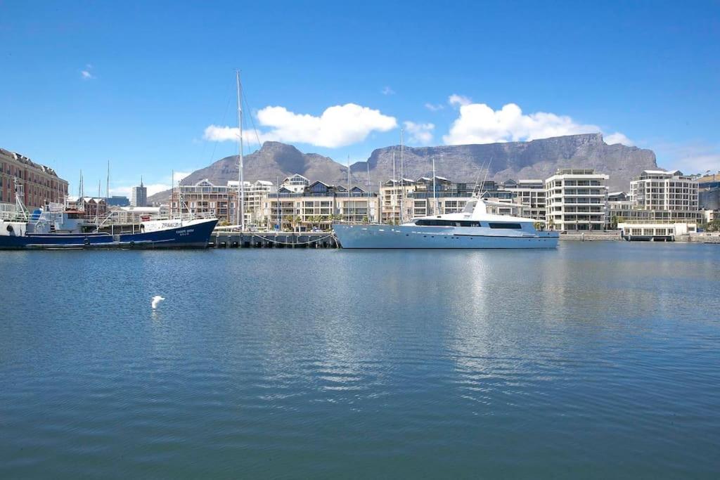 Luxurious Apartment in central Waterfront