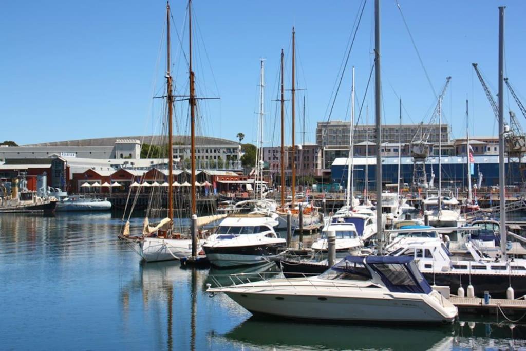 Luxurious Apartment in central Waterfront