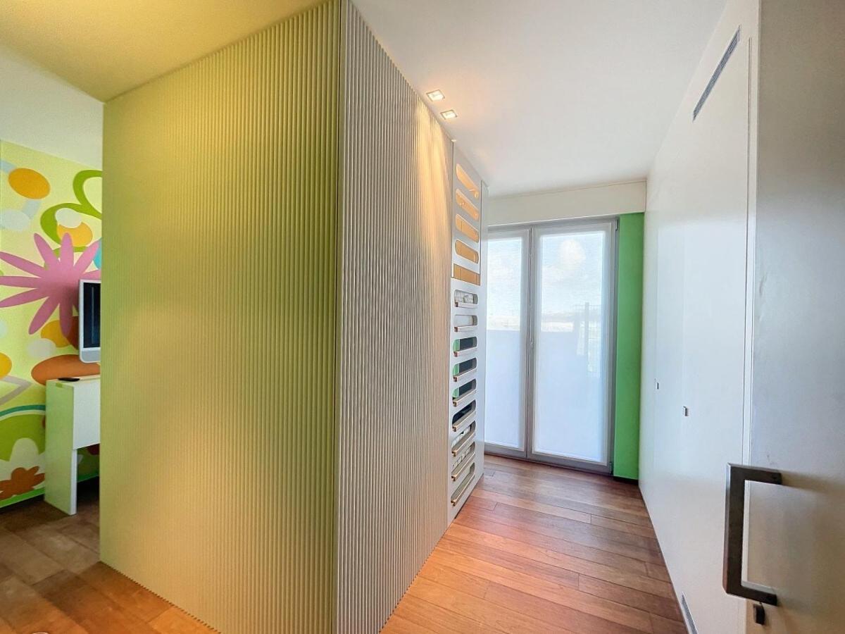 Apartment Long Beach with sauna and garage
