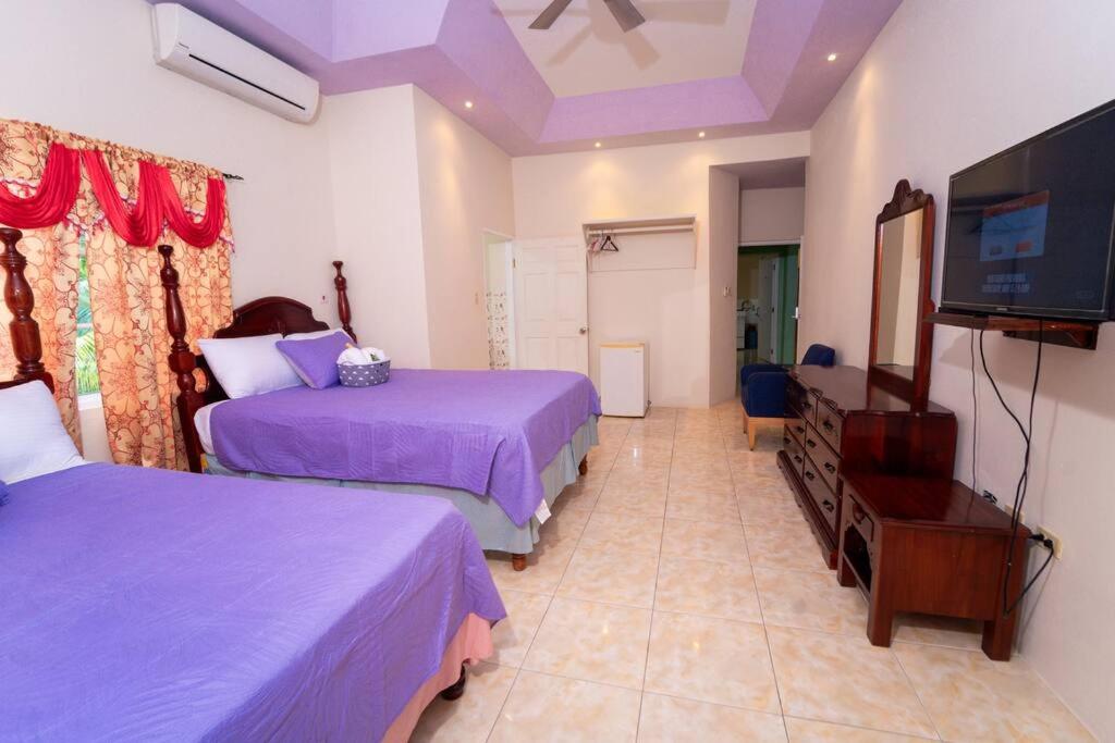 Spacious room in villa near beach view 3