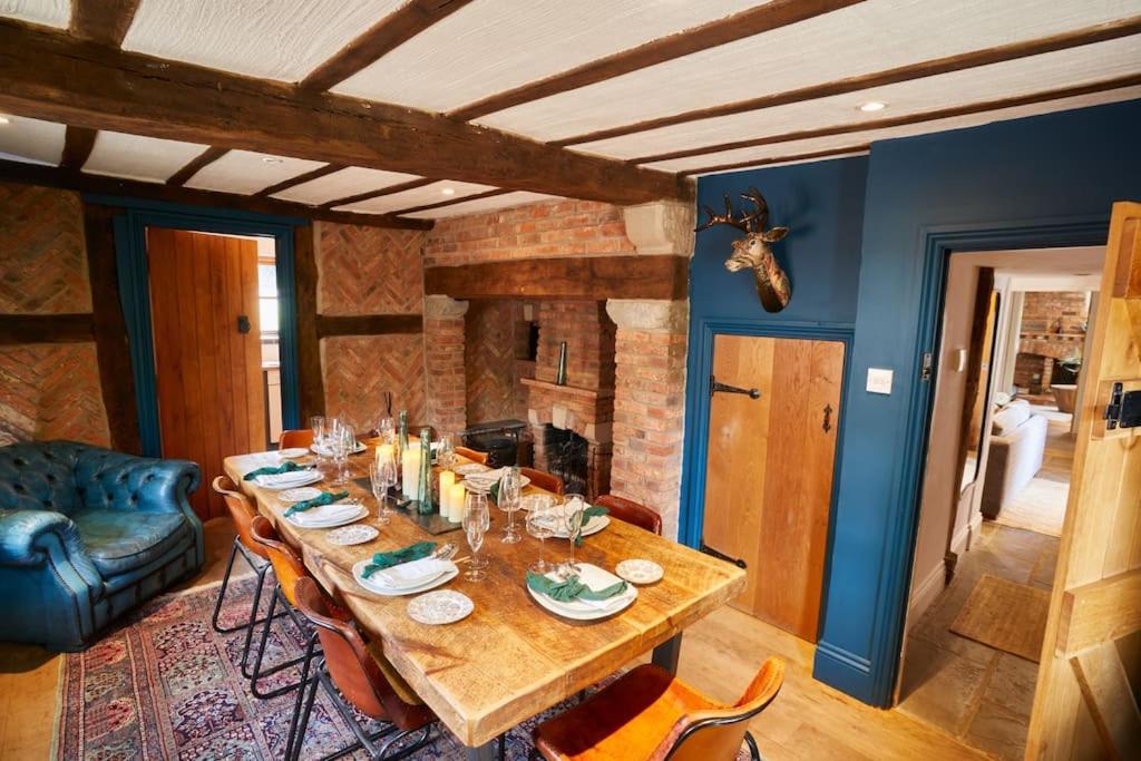 Cottage-outdoor bar-fire pit-PETS NEC view 2