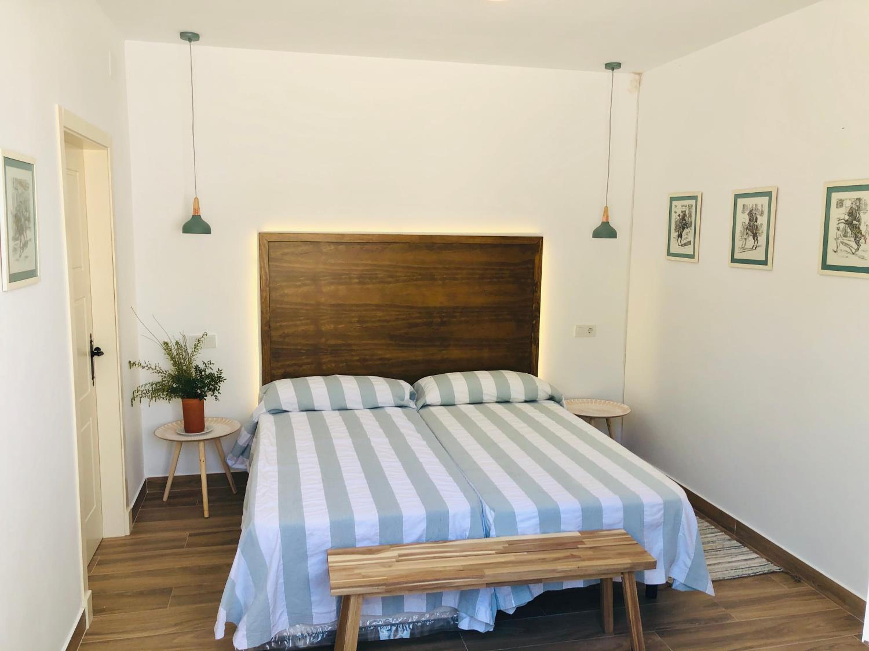 FUENTEMEDINA Moderna casa de campo en un olivar