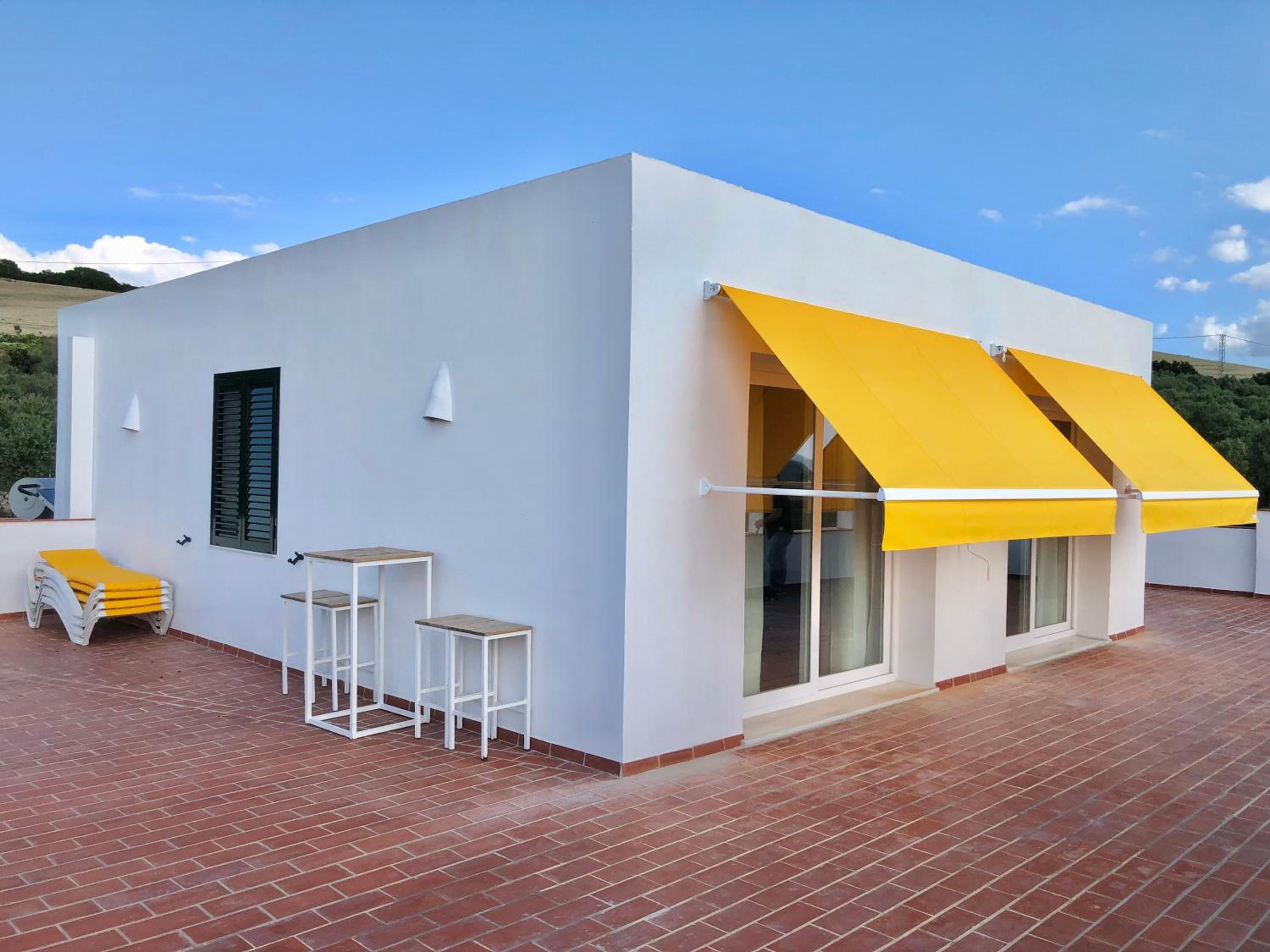 FUENTEMEDINA Moderna casa de campo en un olivar