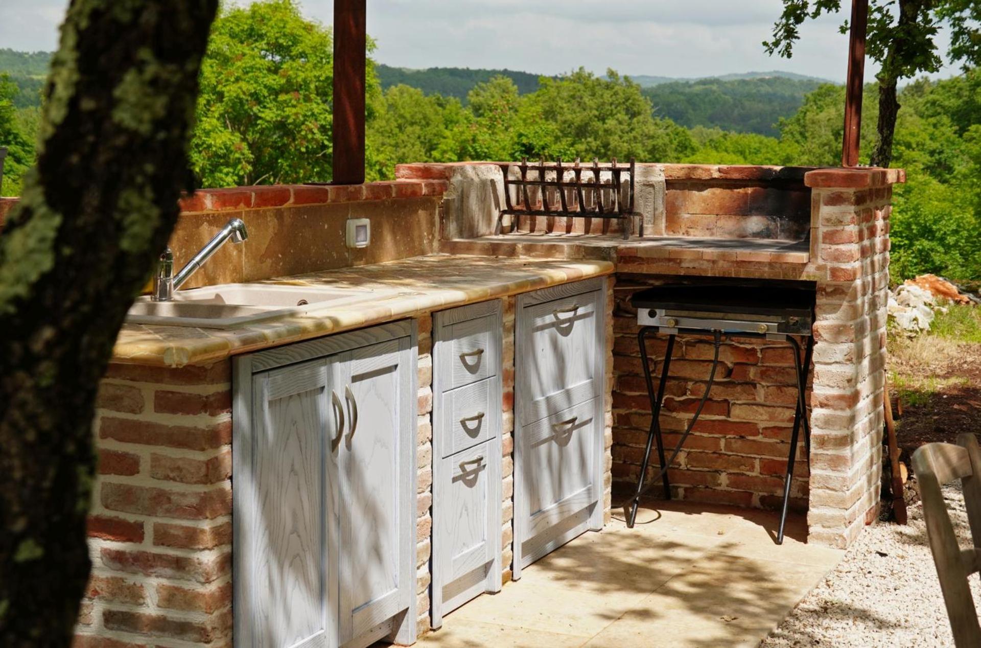 Villa Krug with 3 br and a pool immersed in nature near Buje